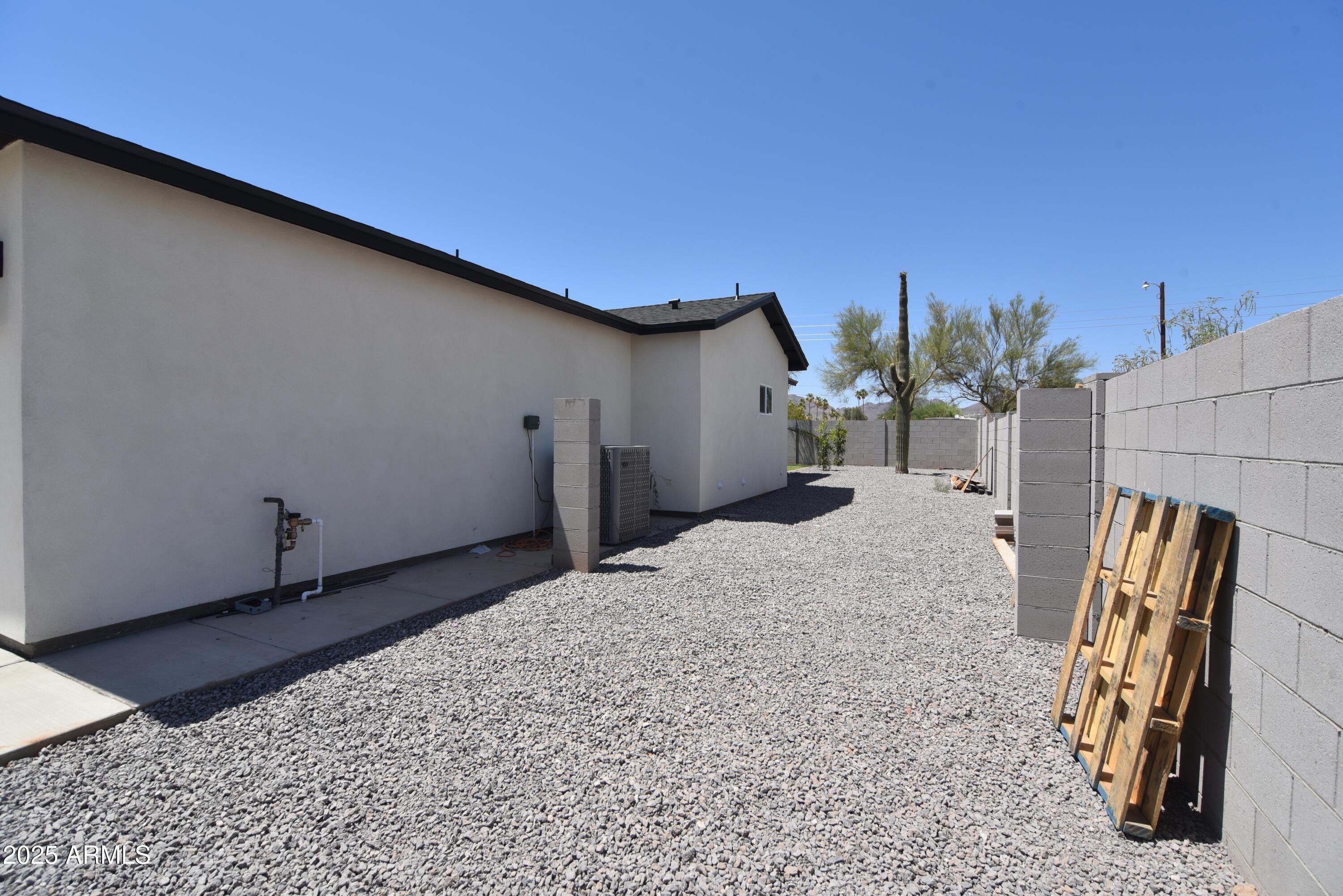 2790 W CHOLLA Street