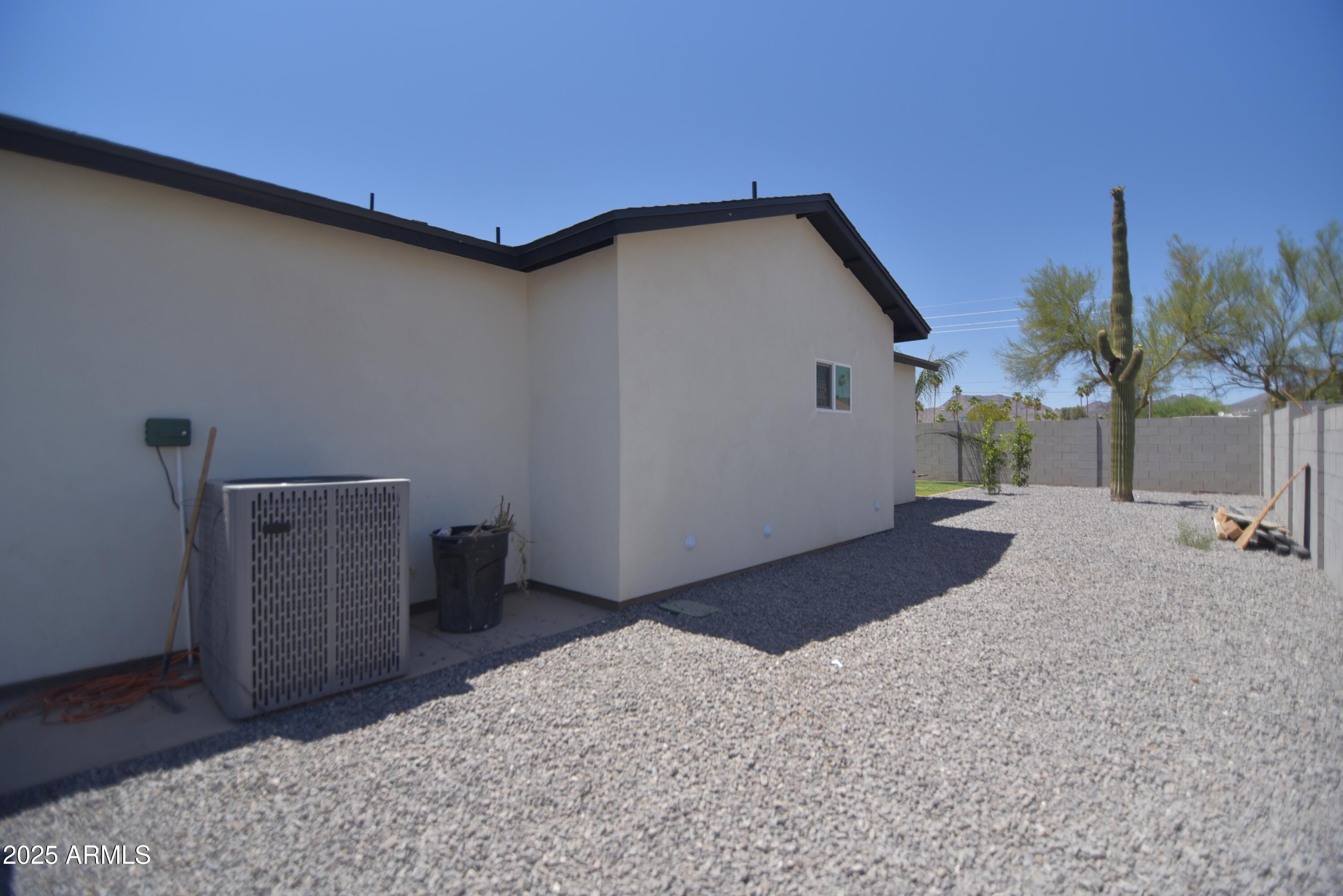 2790 W CHOLLA Street