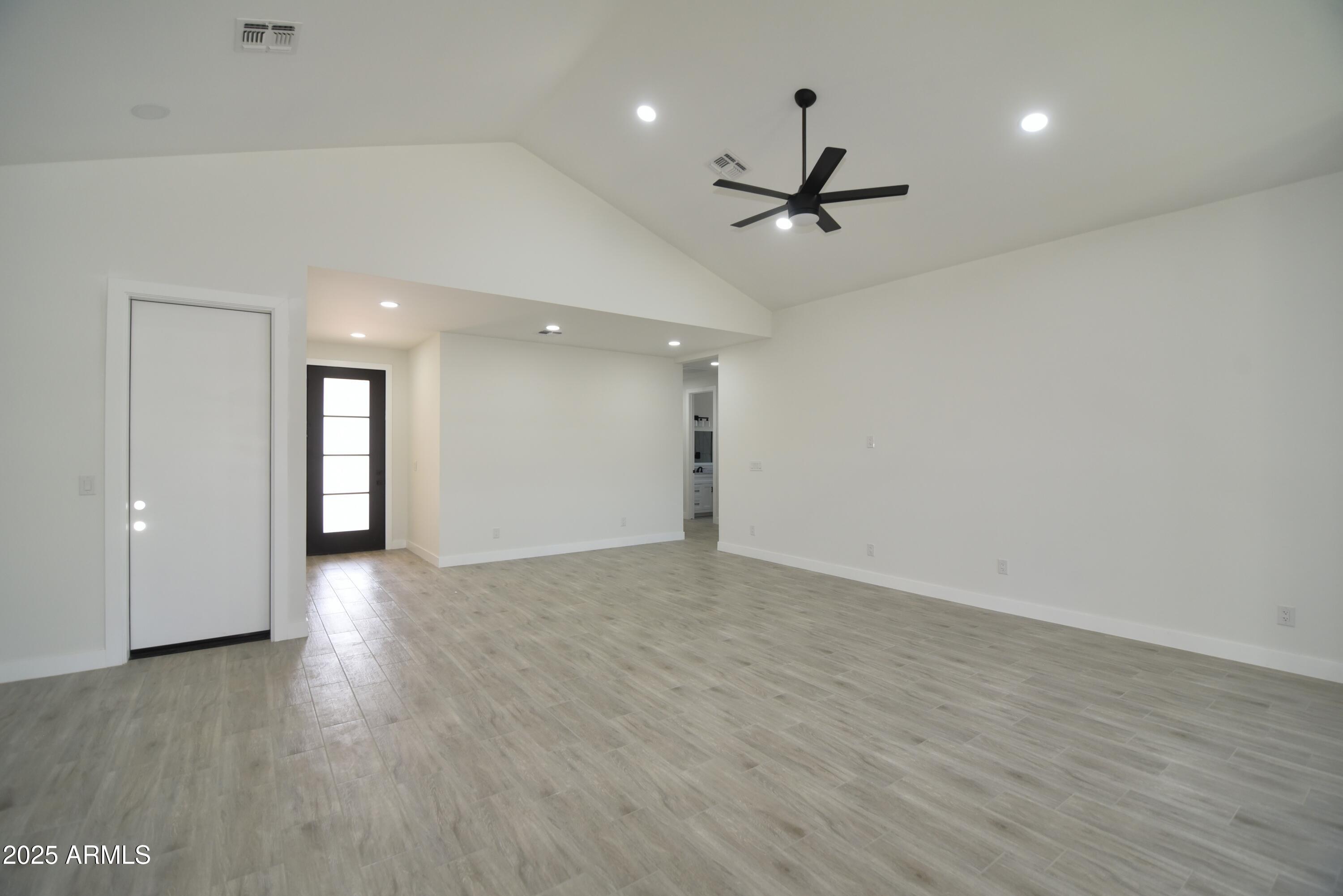 2790 W CHOLLA Street