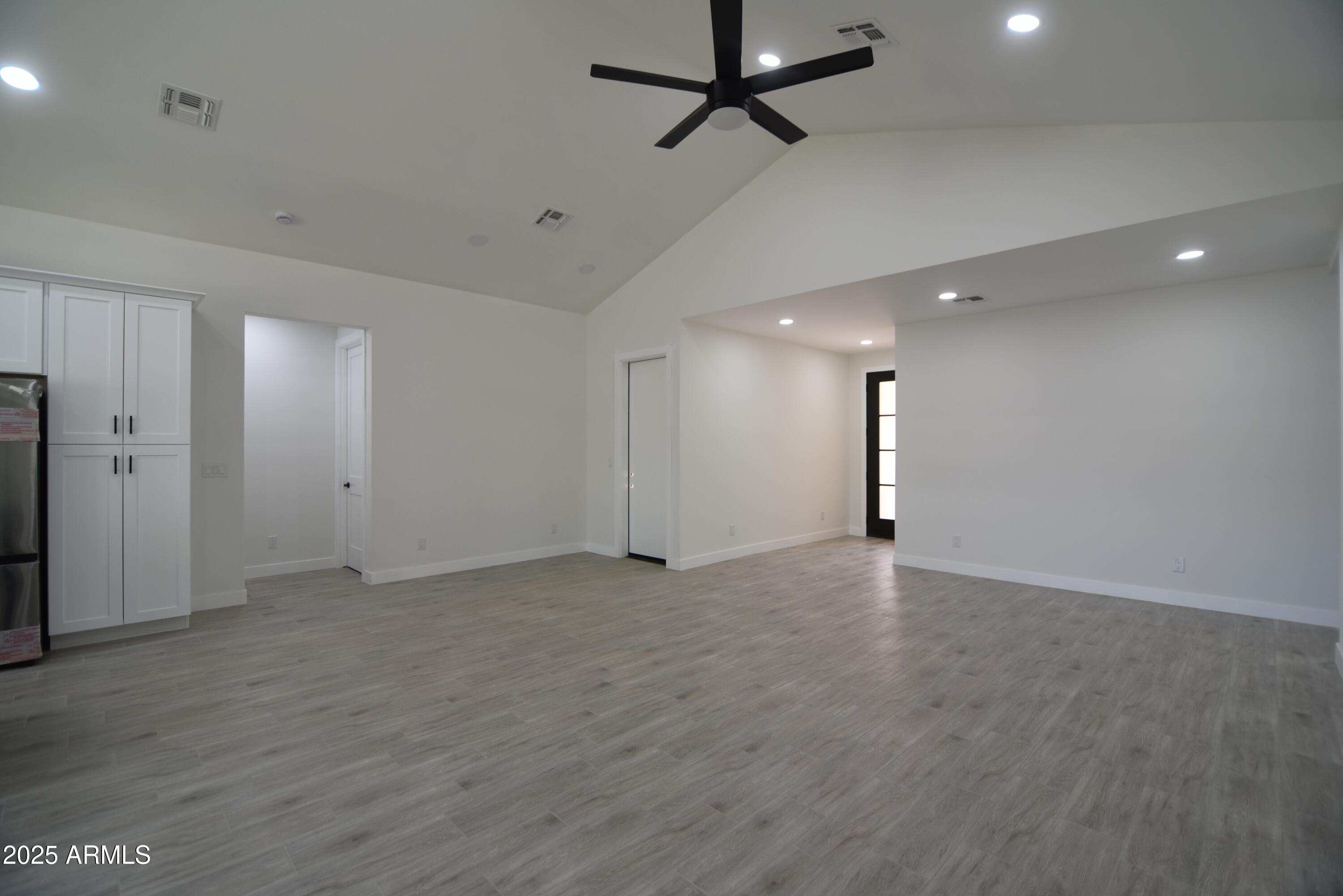 2790 W CHOLLA Street