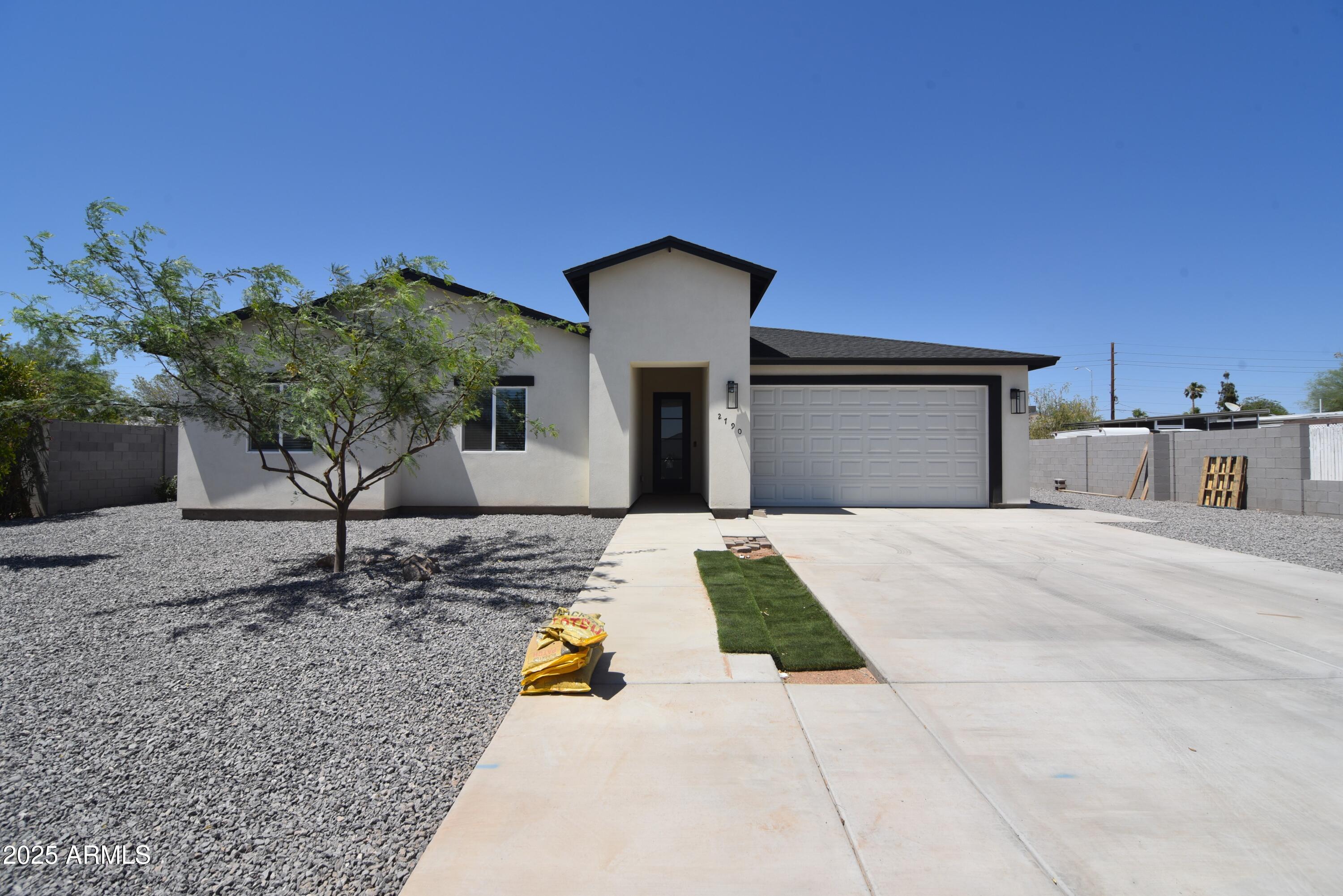 2790 W CHOLLA Street