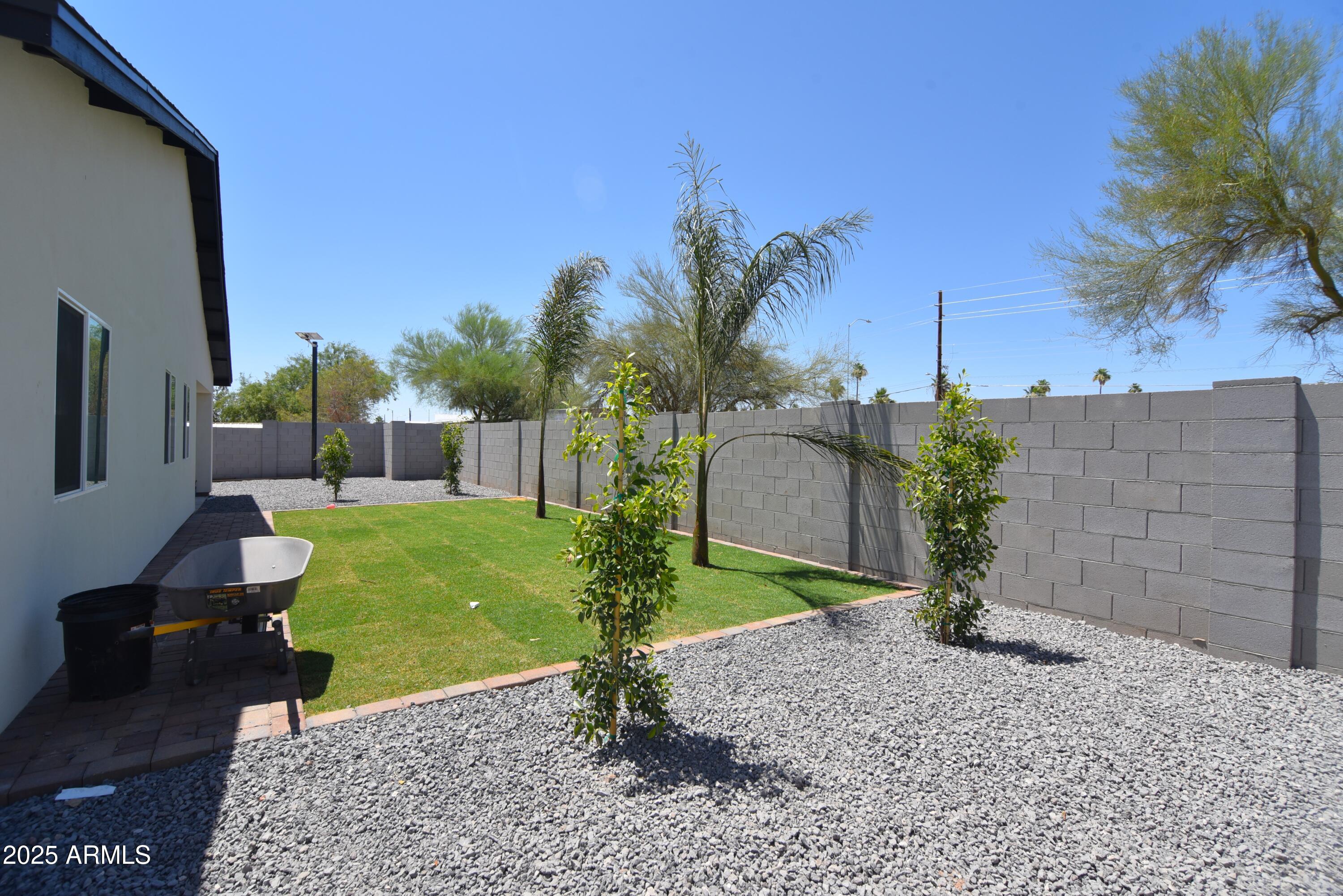 2790 W CHOLLA Street