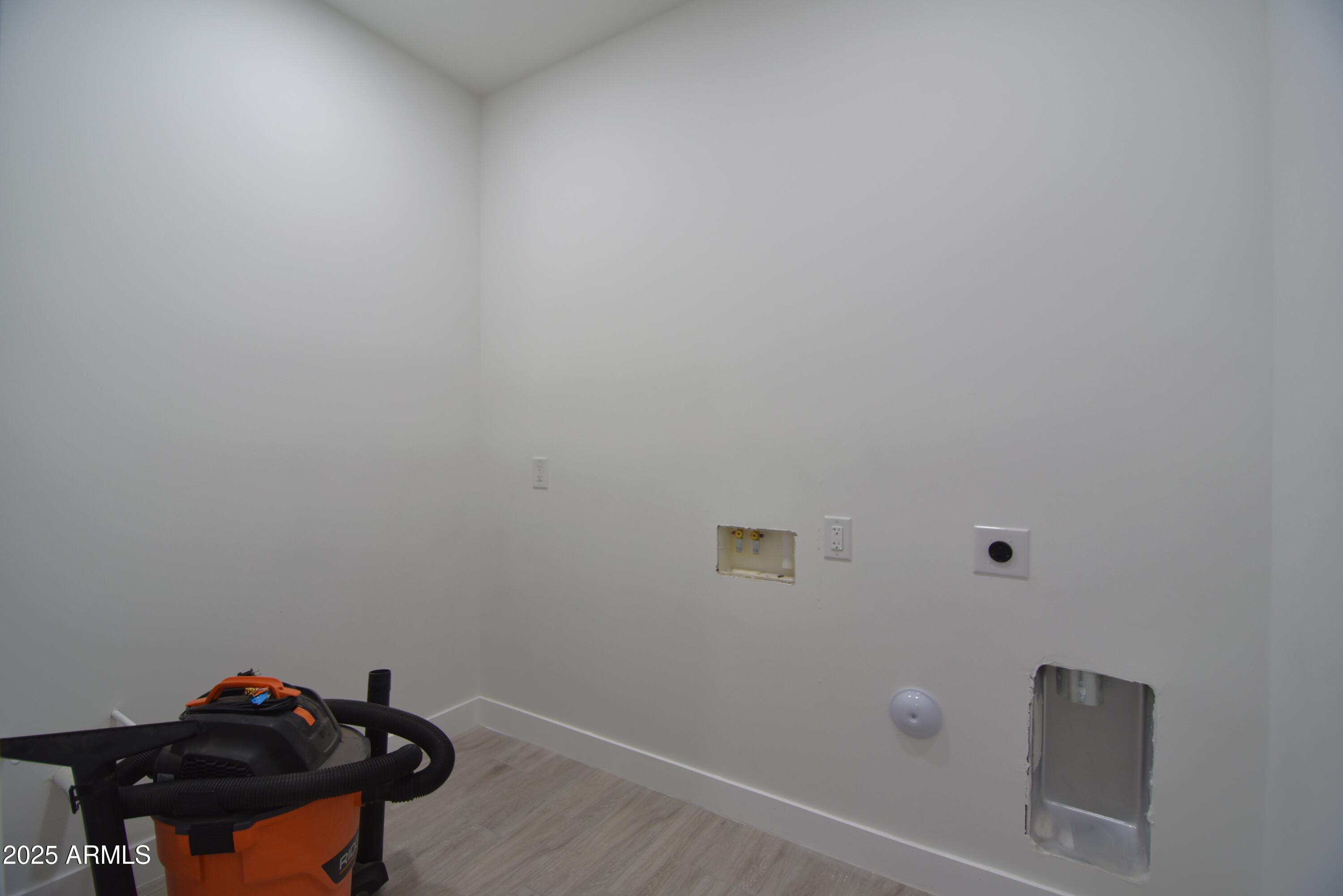 2790 W CHOLLA Street