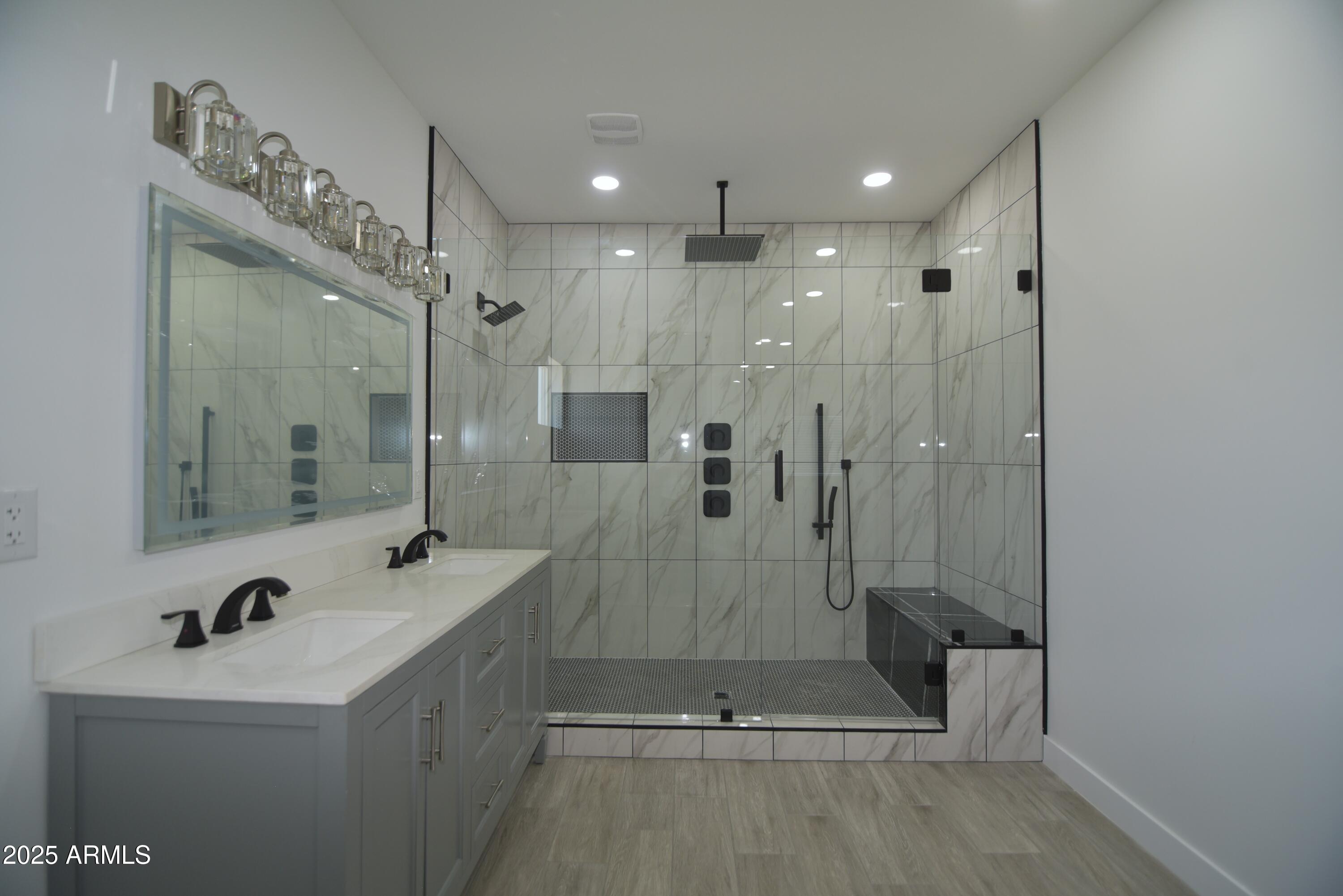 2790 W CHOLLA Street