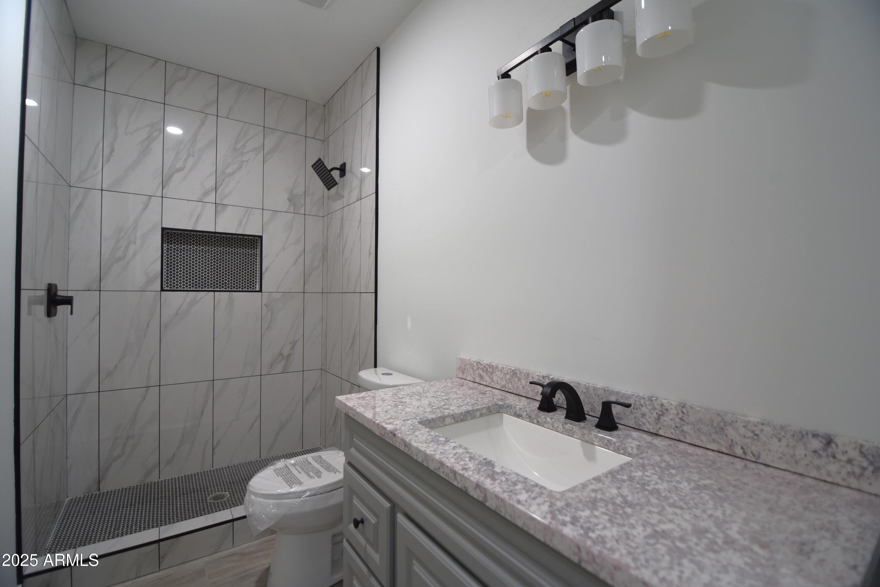 2790 W CHOLLA Street