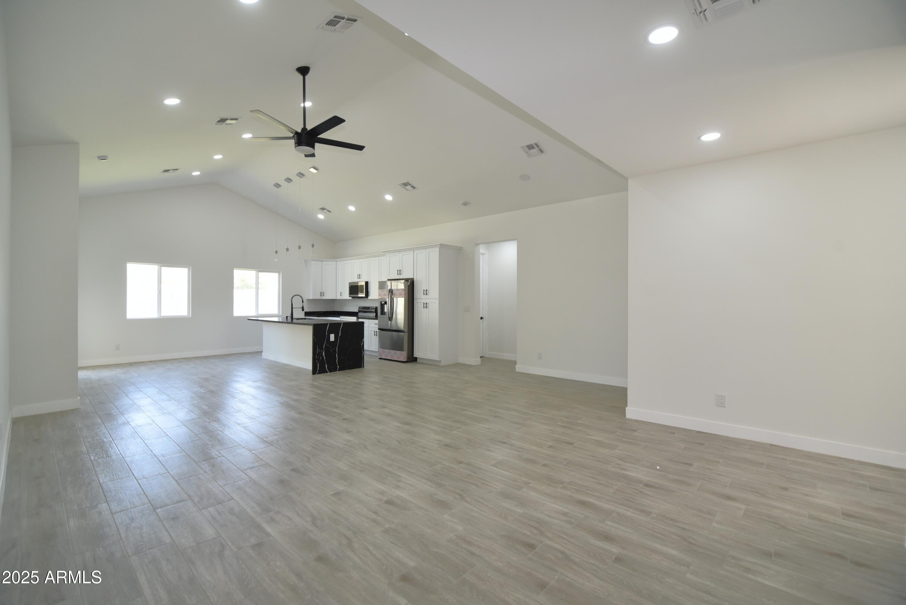 2790 W CHOLLA Street