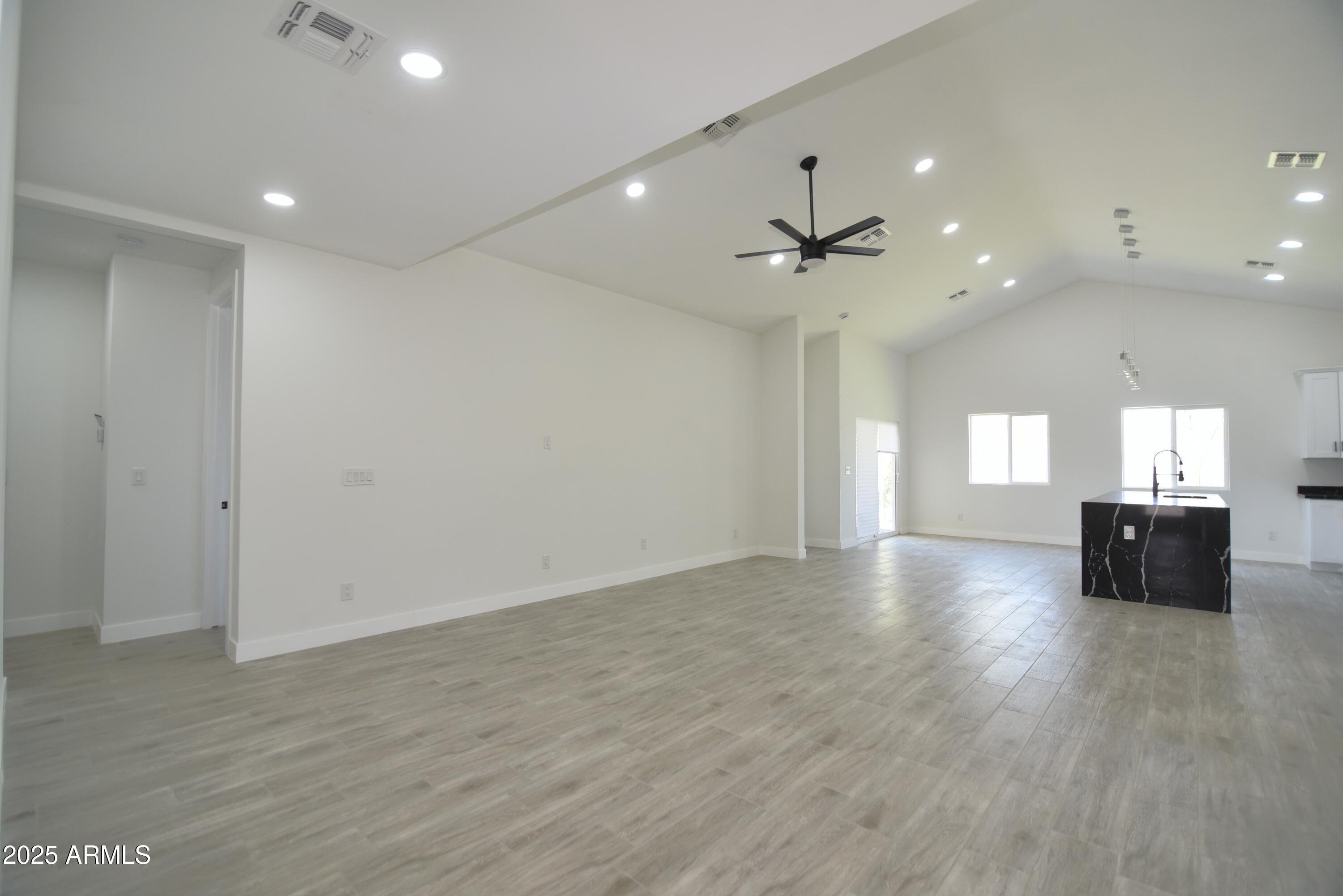 2790 W CHOLLA Street