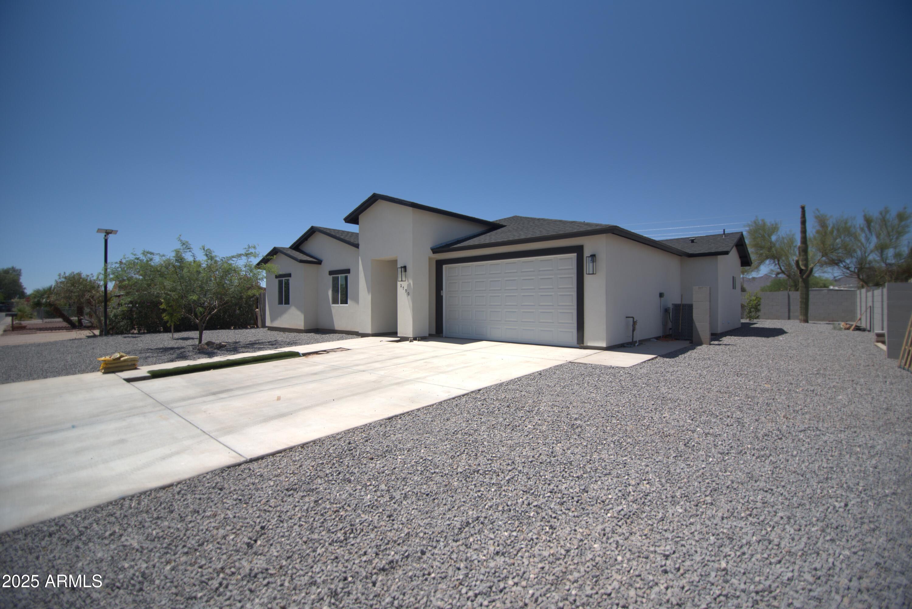 2790 W CHOLLA Street