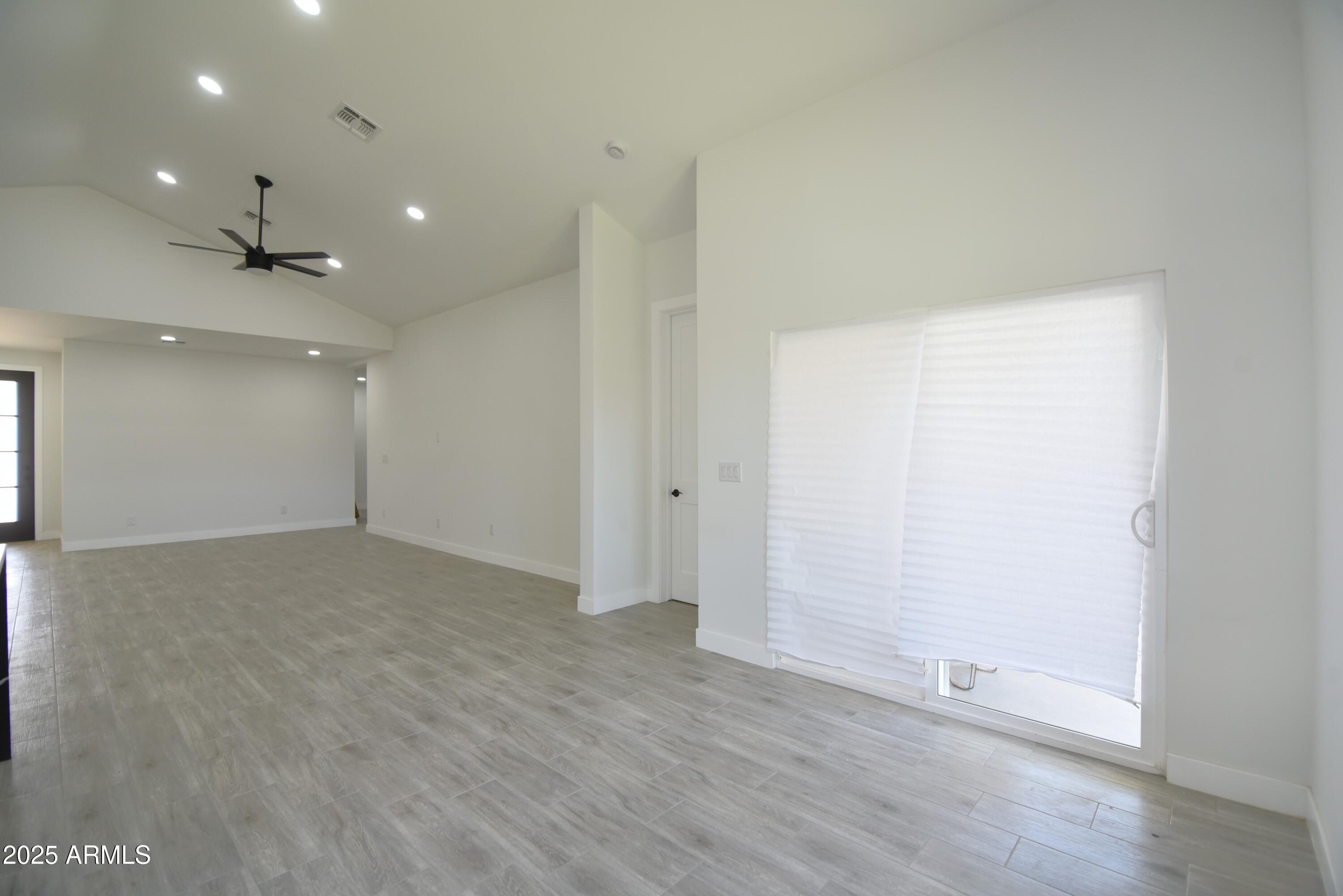 2790 W CHOLLA Street