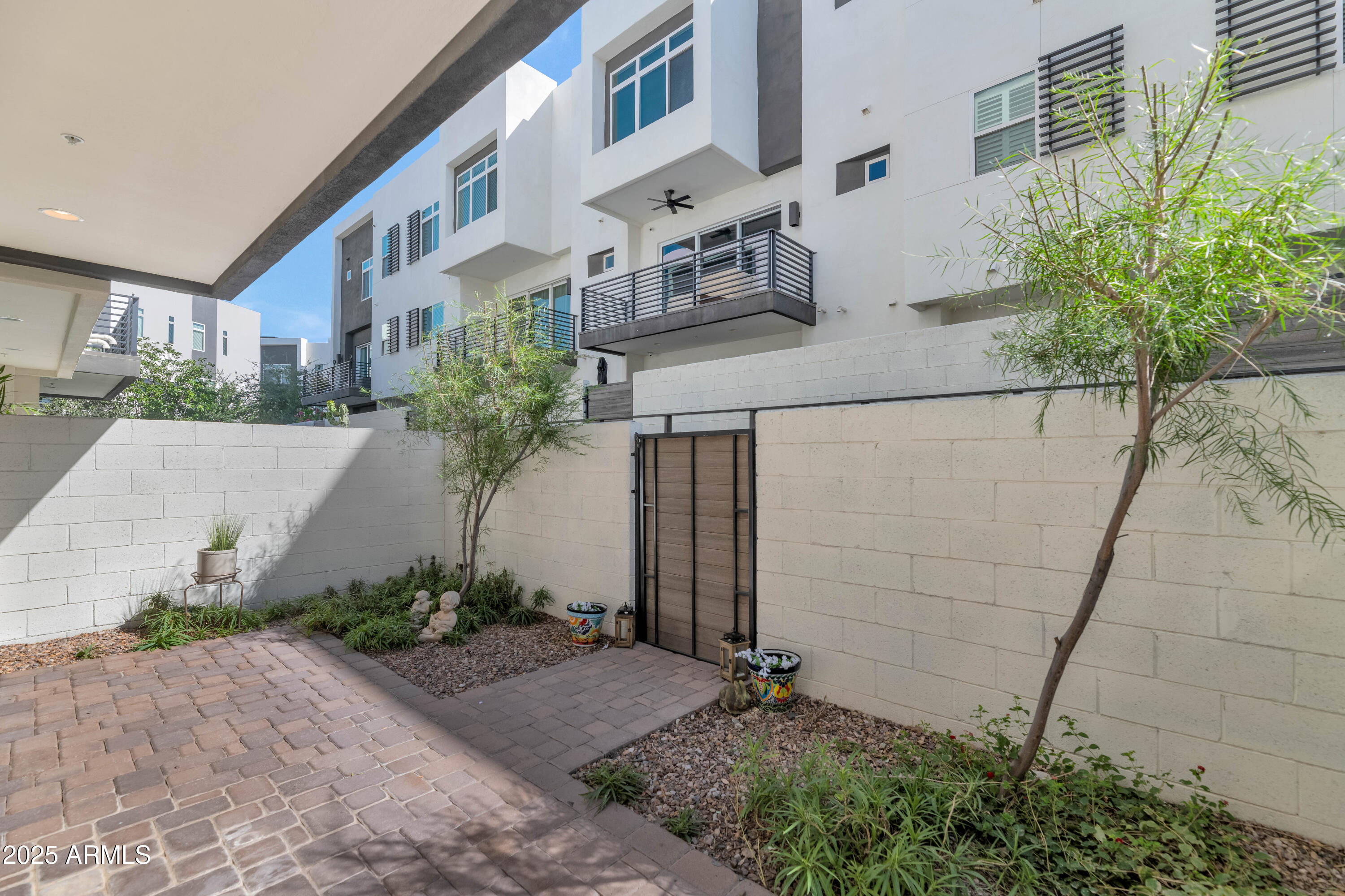 1717 E MORTEN Avenue, 49