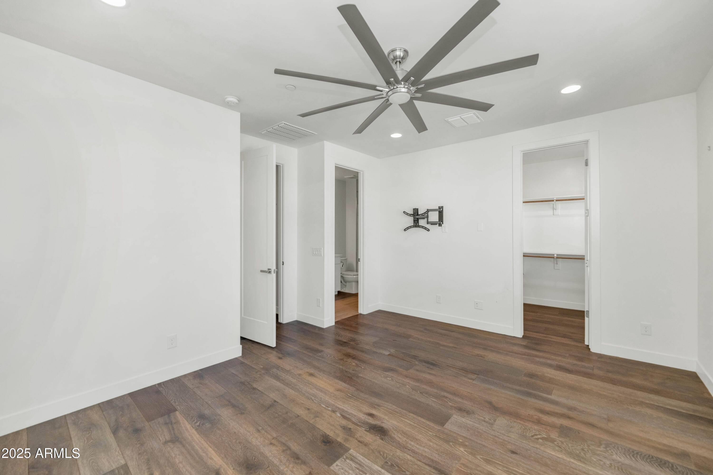 1717 E MORTEN Avenue, 49