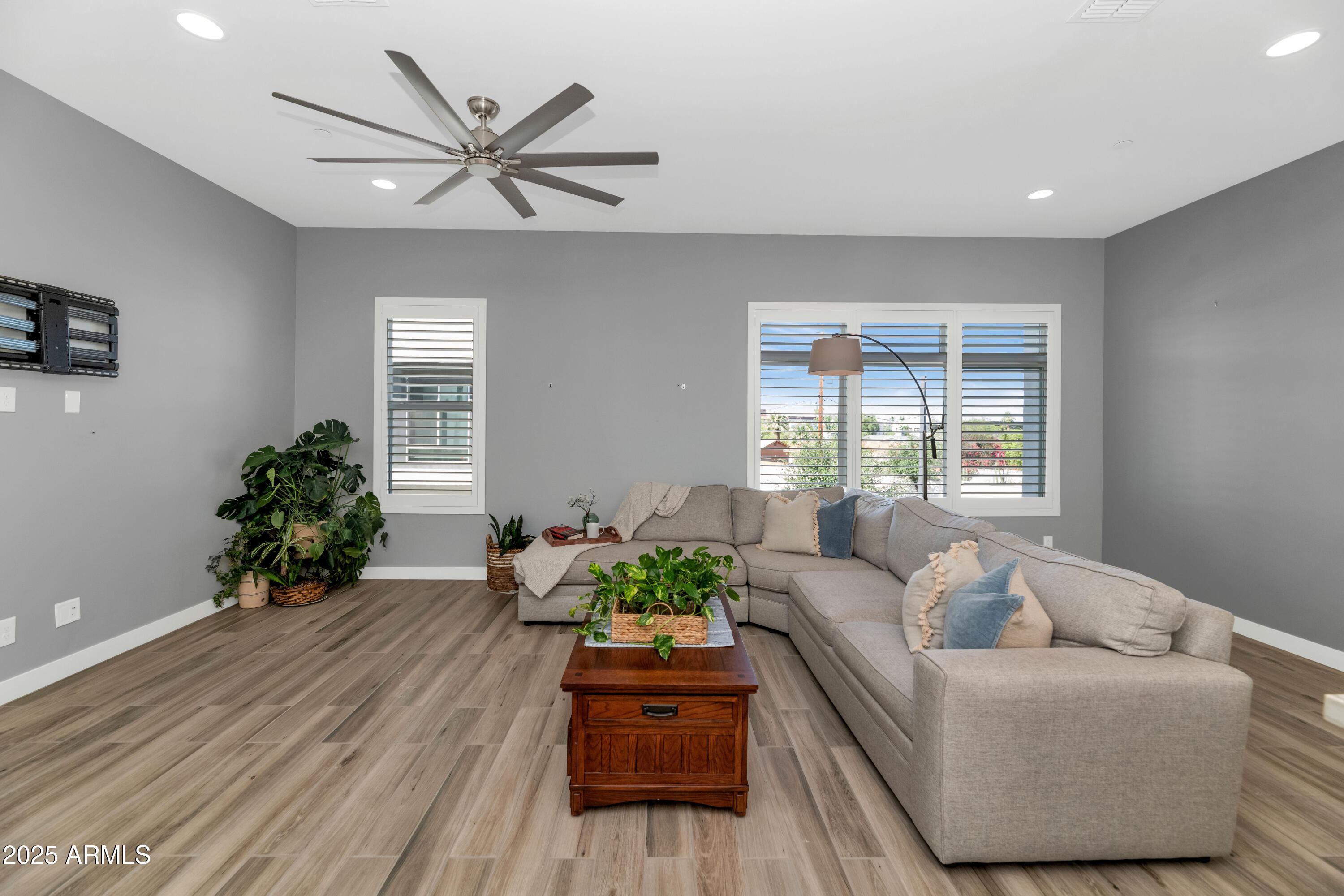 1717 E MORTEN Avenue, 49