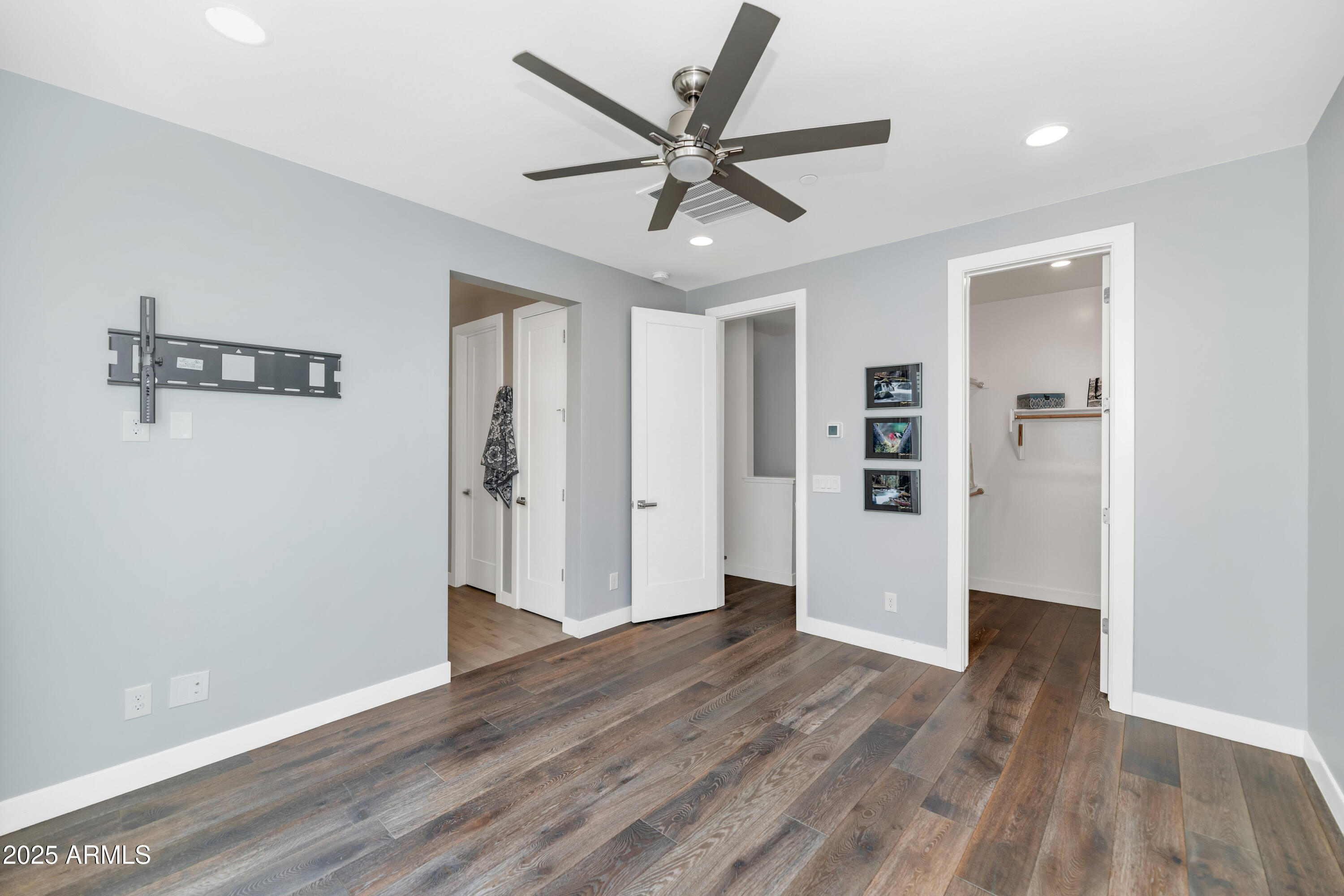 1717 E MORTEN Avenue, 49