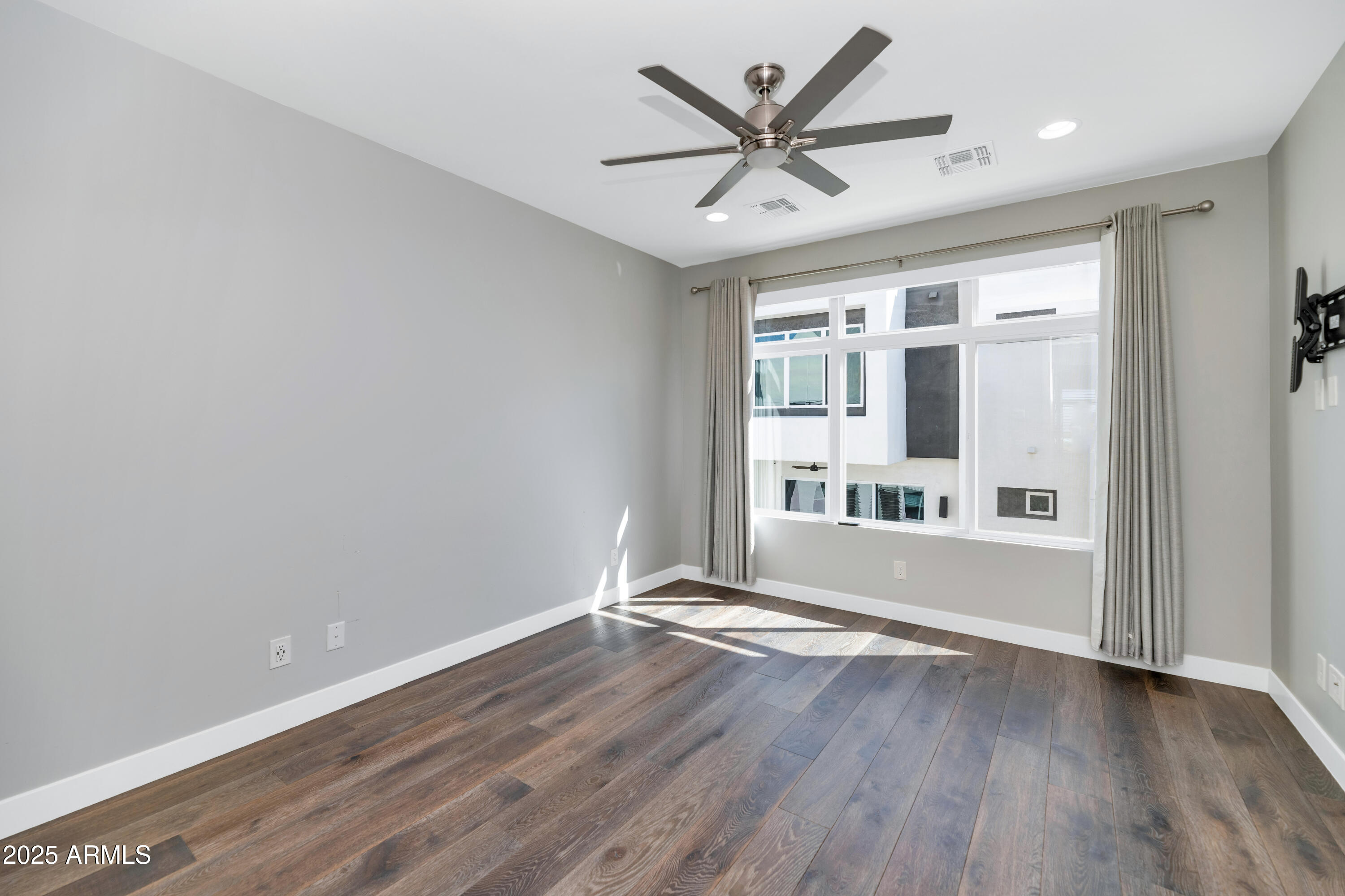 1717 E MORTEN Avenue, 49