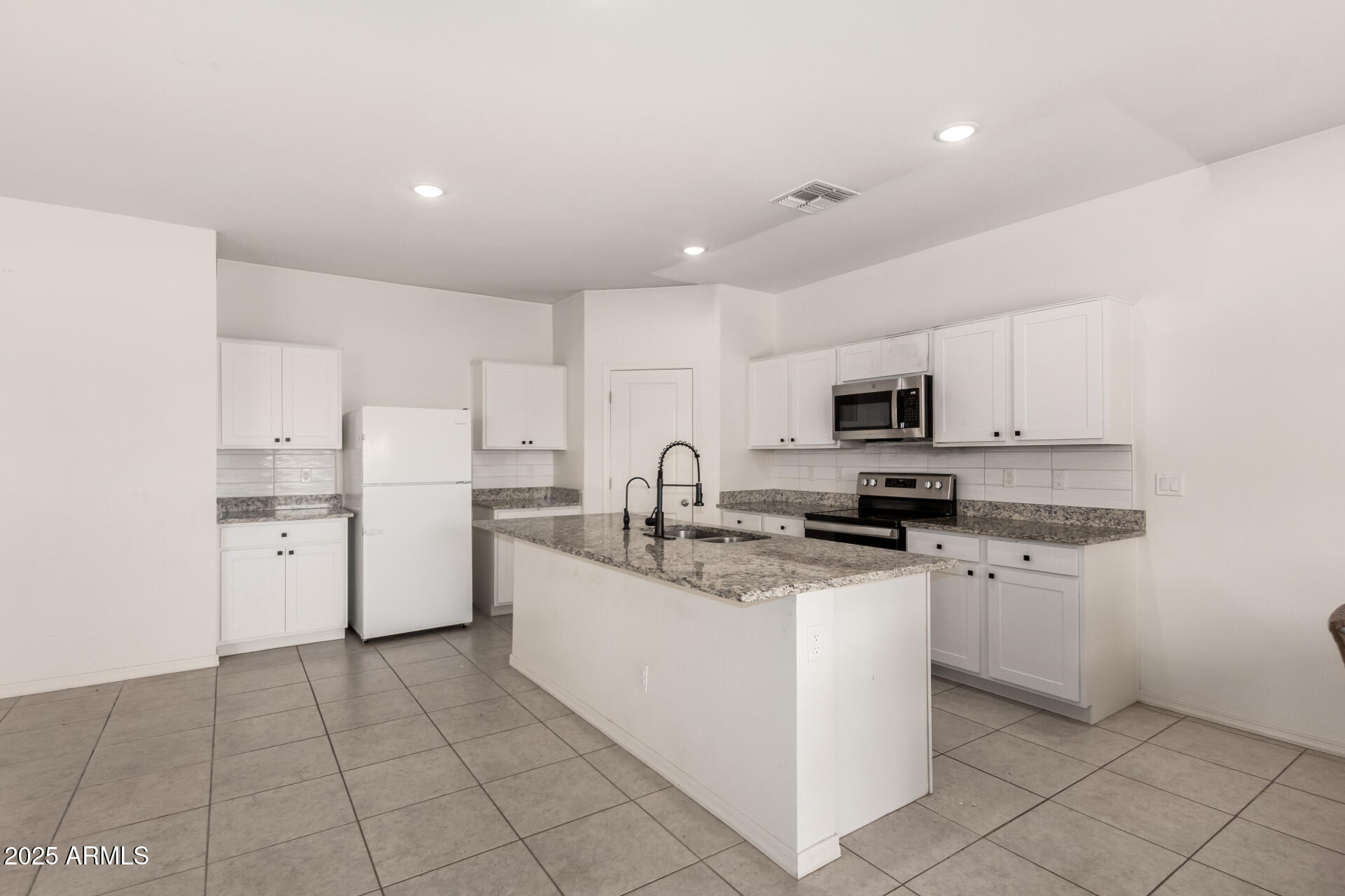 36025 W Santa Clara Avenue