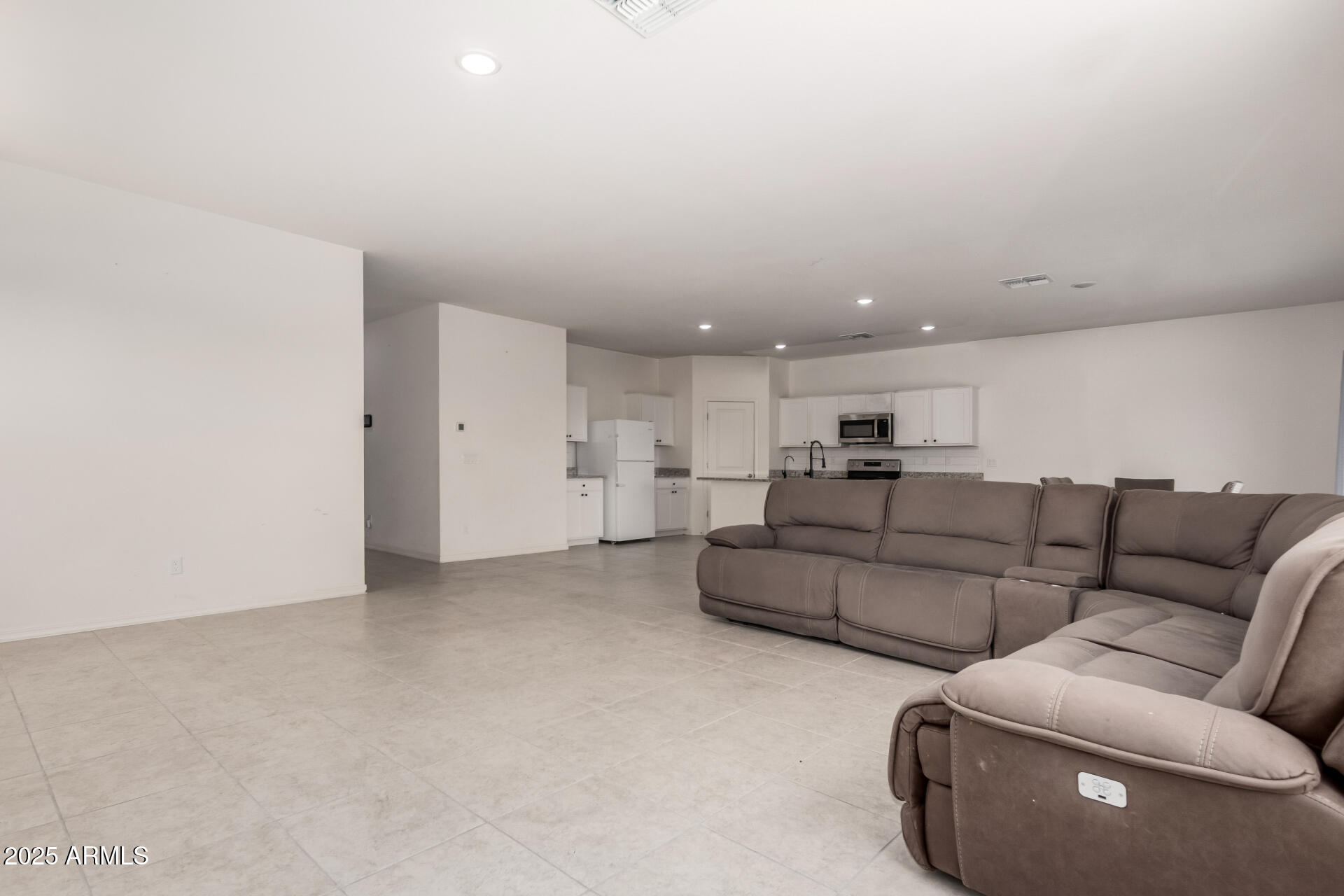 36025 W Santa Clara Avenue