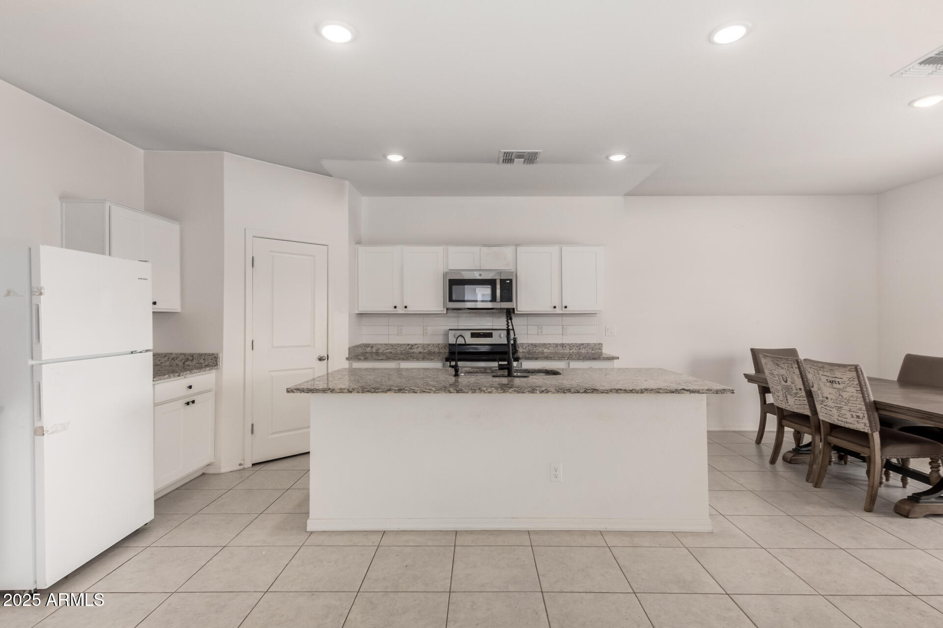 36025 W Santa Clara Avenue