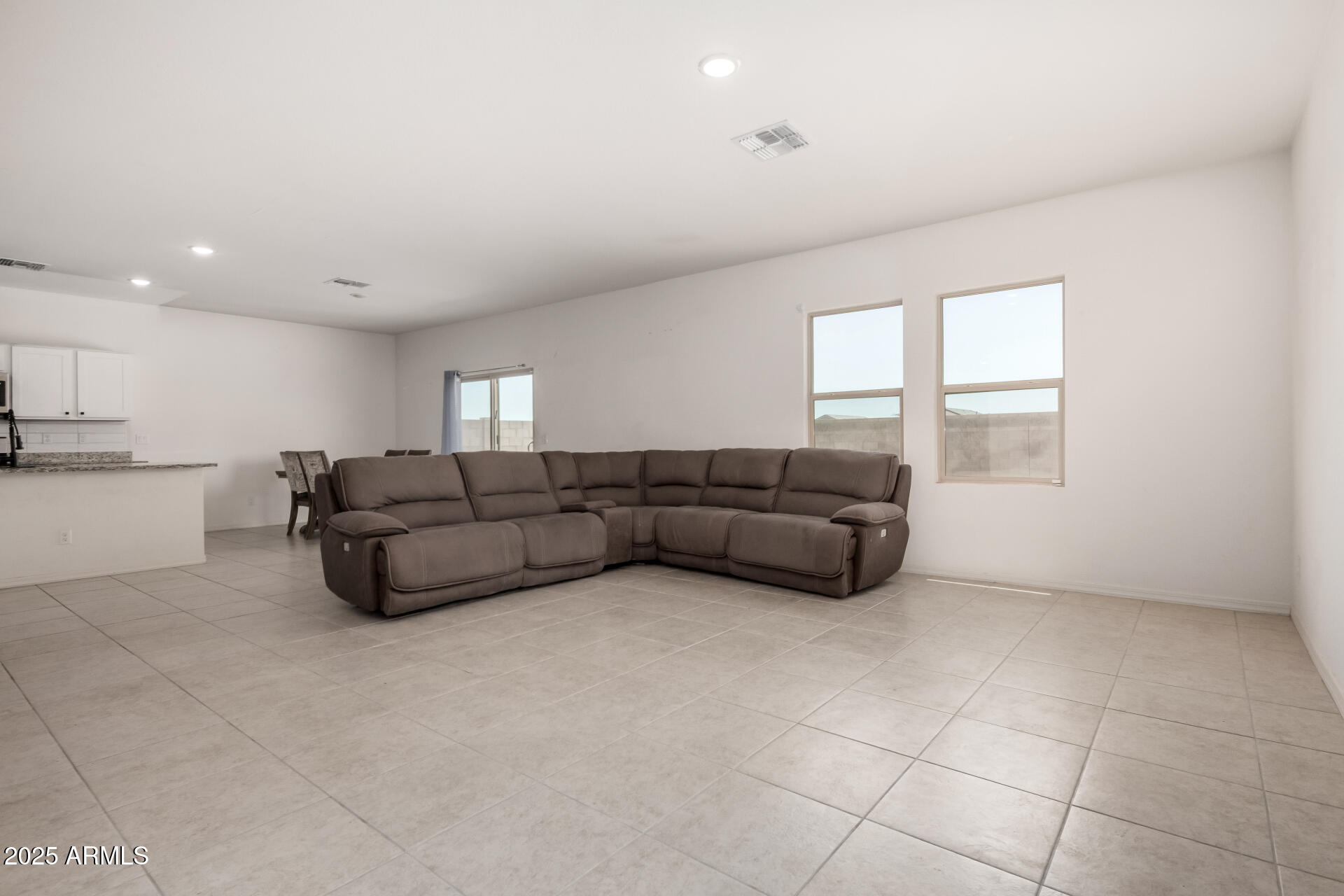 36025 W Santa Clara Avenue