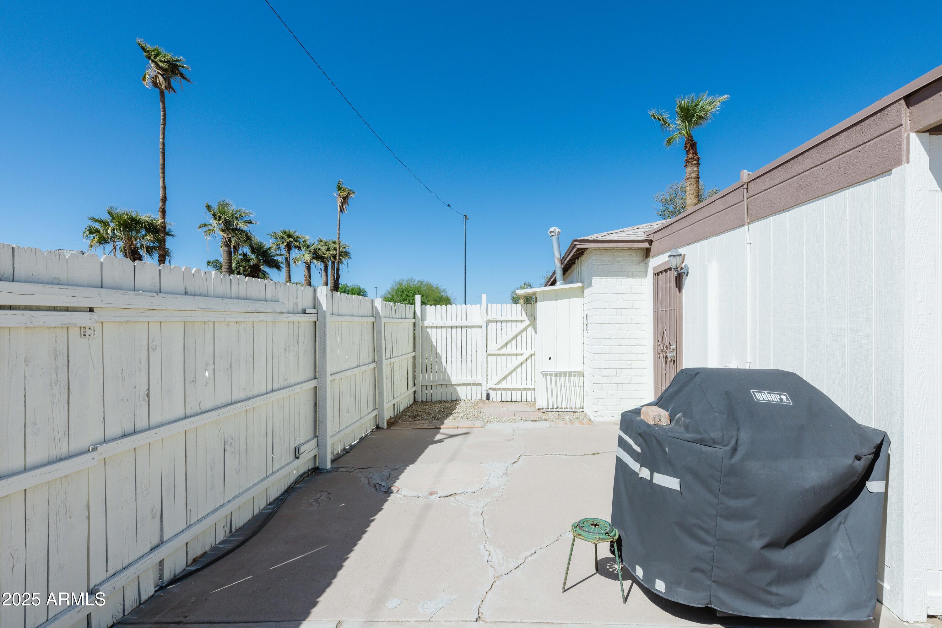 2163 W FLOWER Street