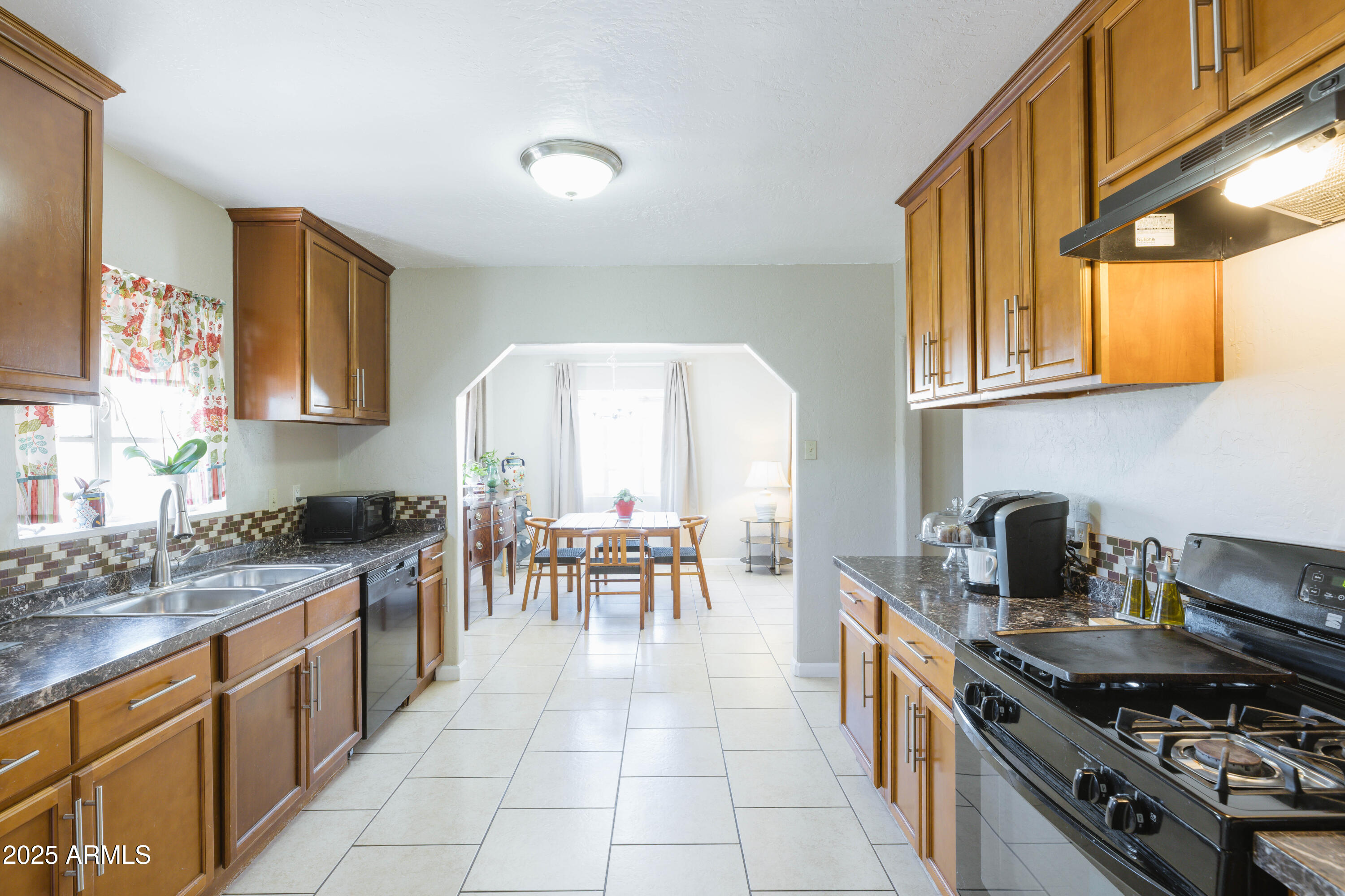 2163 W FLOWER Street