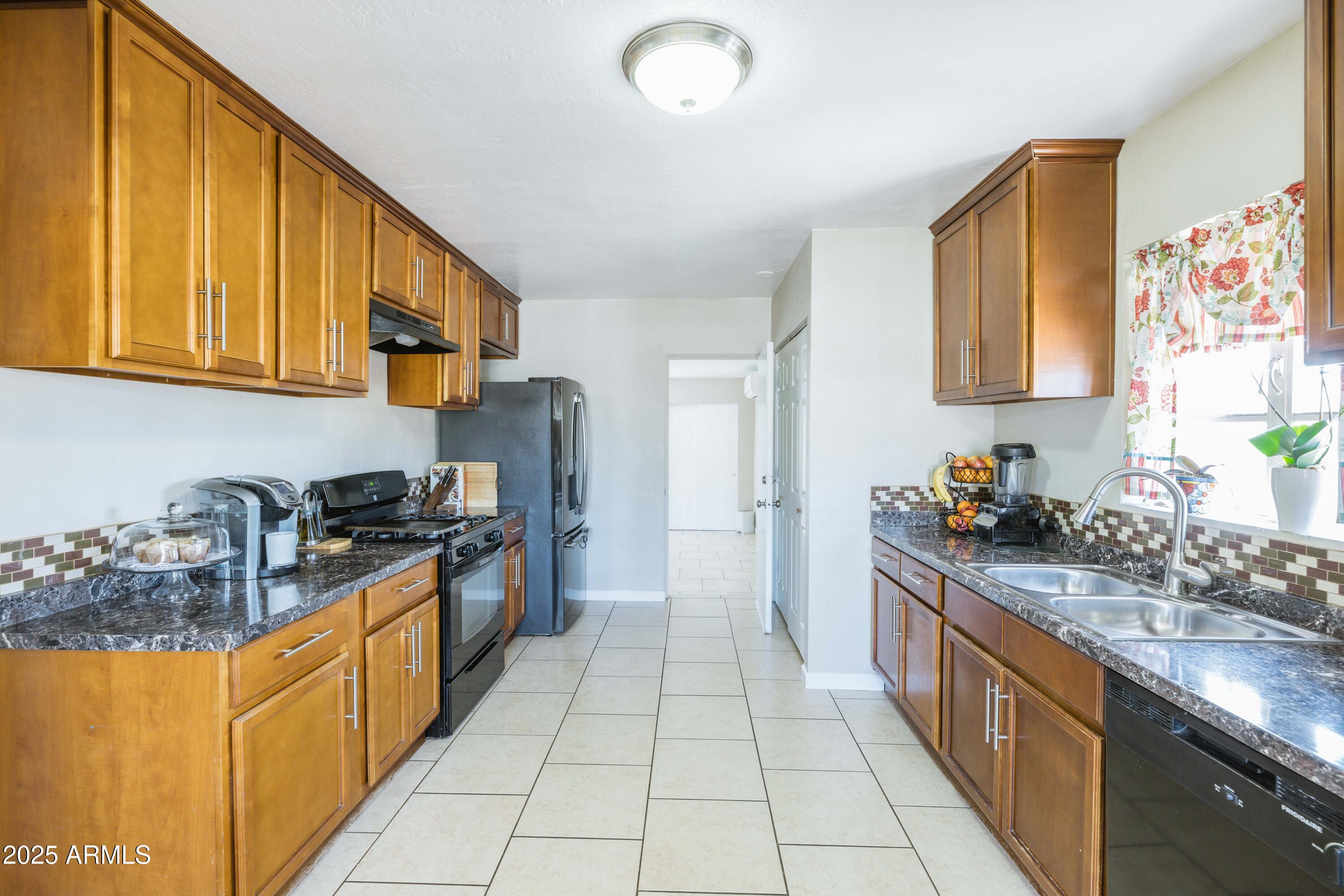 2163 W FLOWER Street
