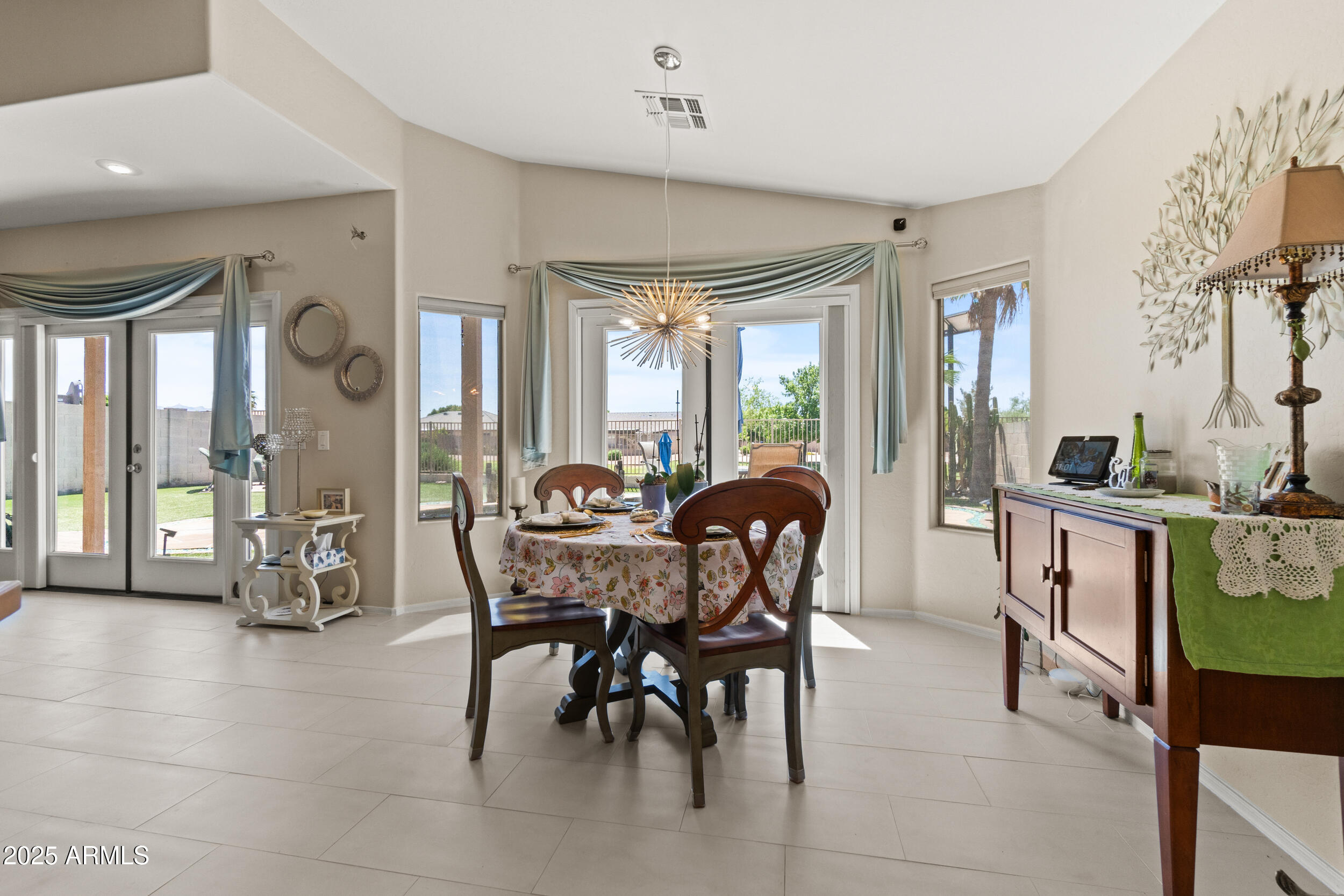 531 S WILDROSE