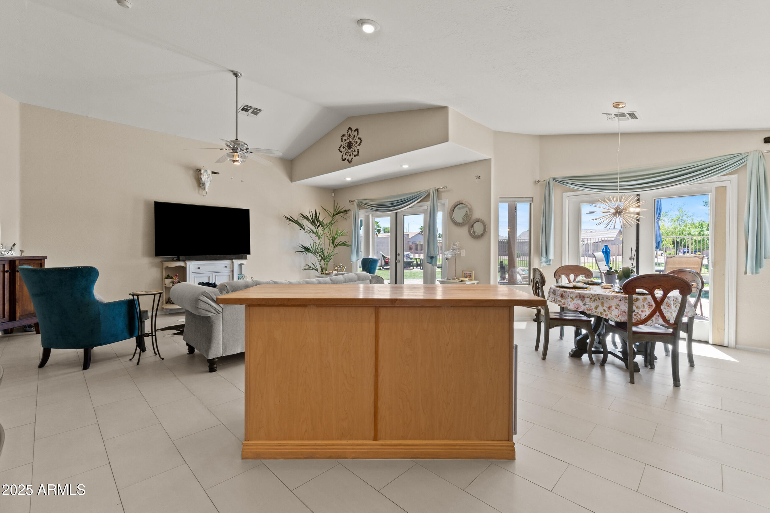 531 S WILDROSE