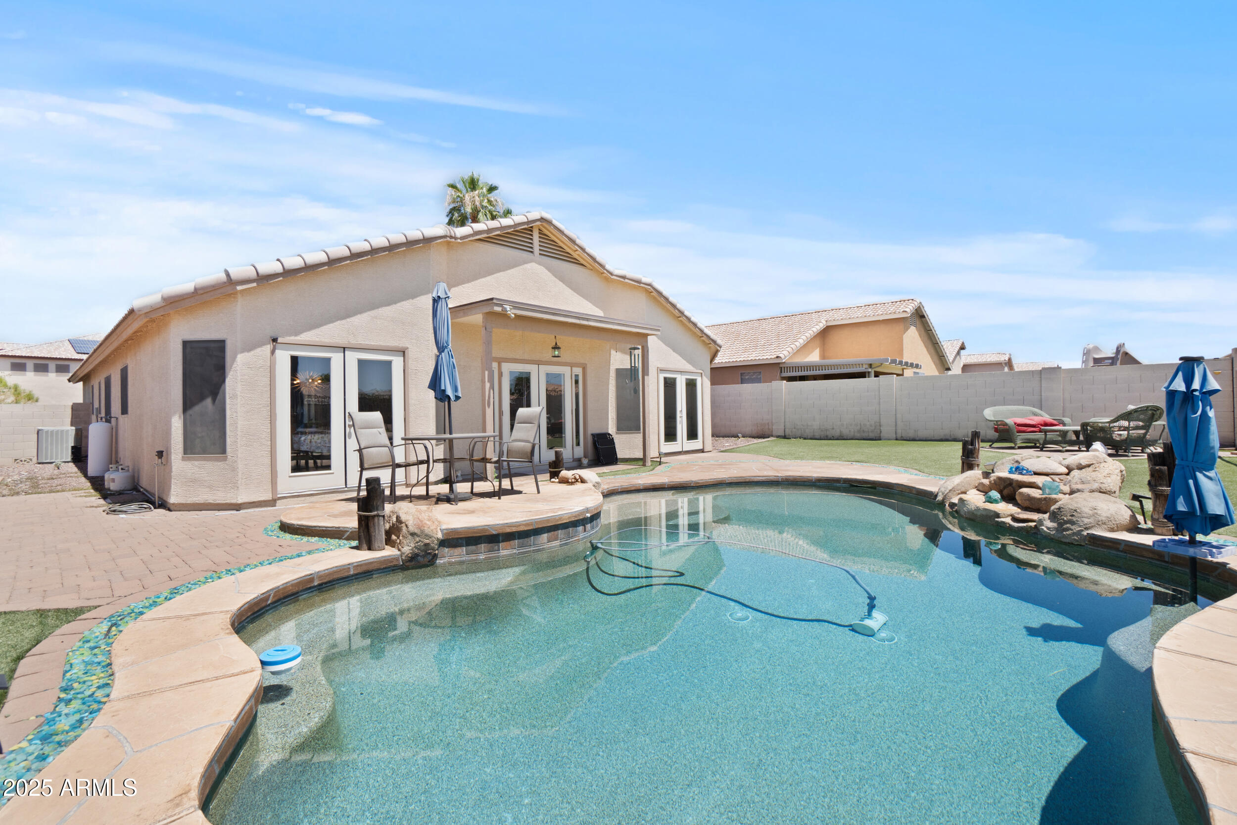 531 S WILDROSE