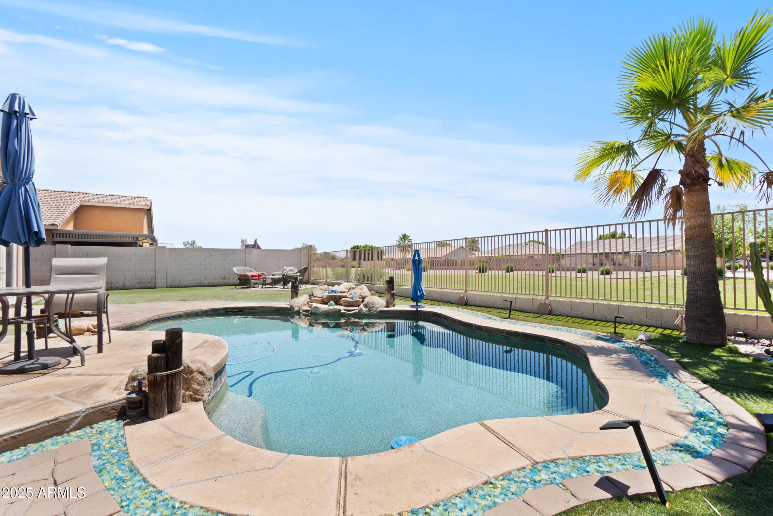 531 S WILDROSE