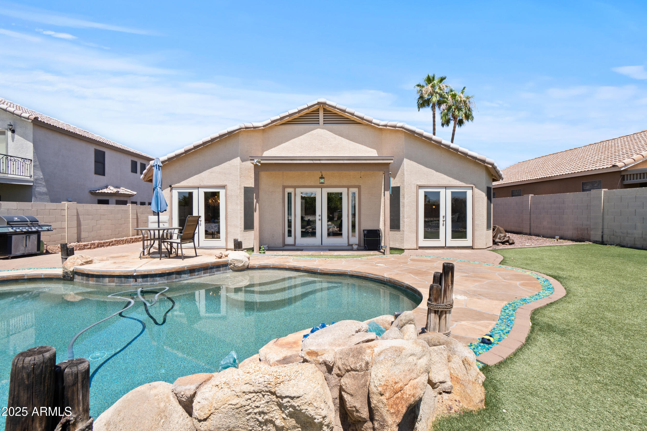 531 S WILDROSE