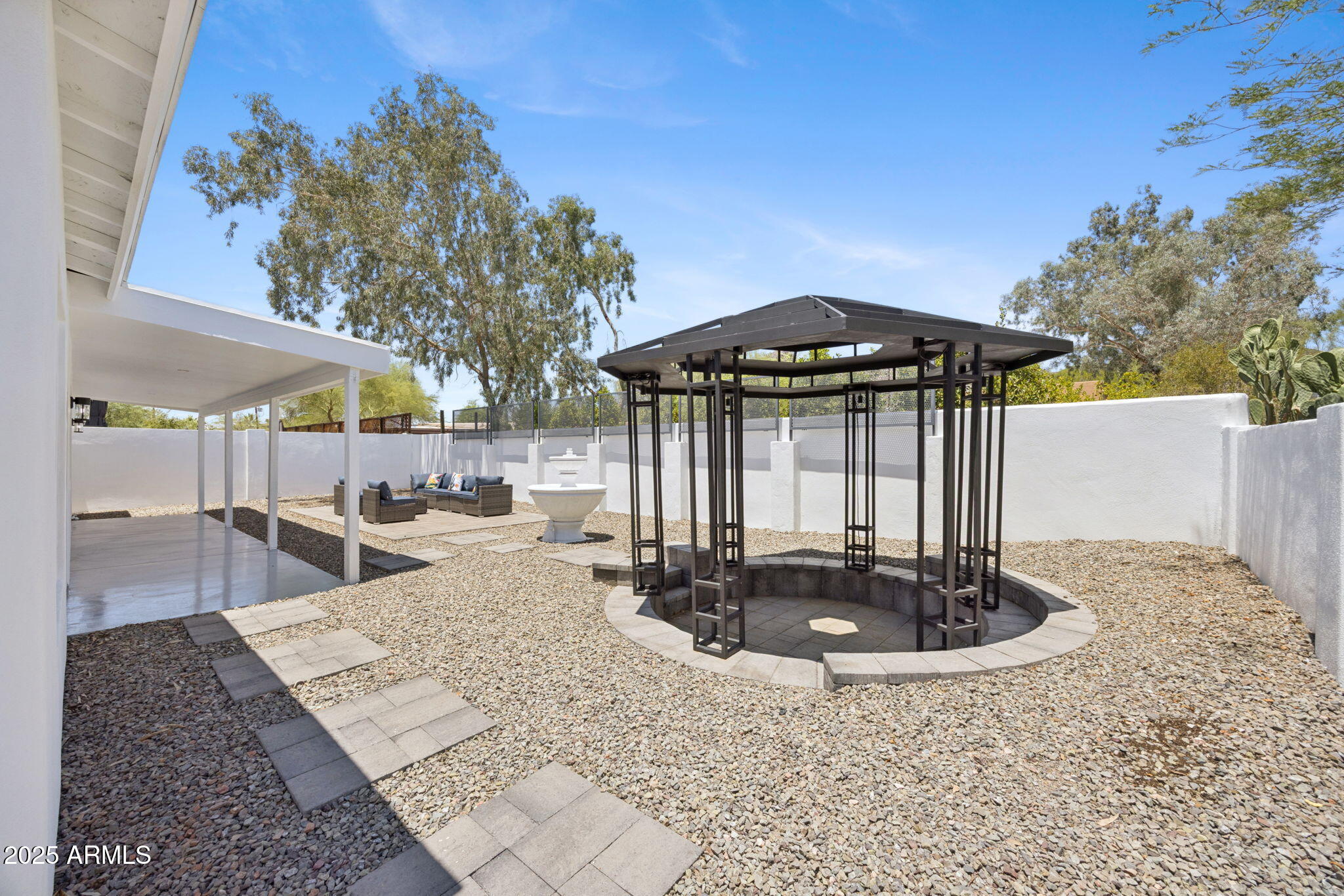 1624 E EL CAMINO Drive