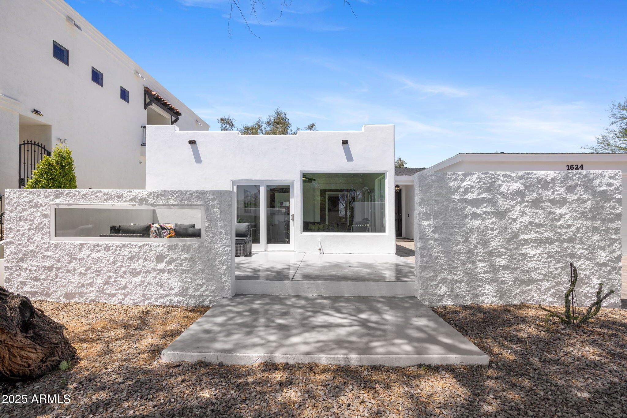 1624 E EL CAMINO Drive