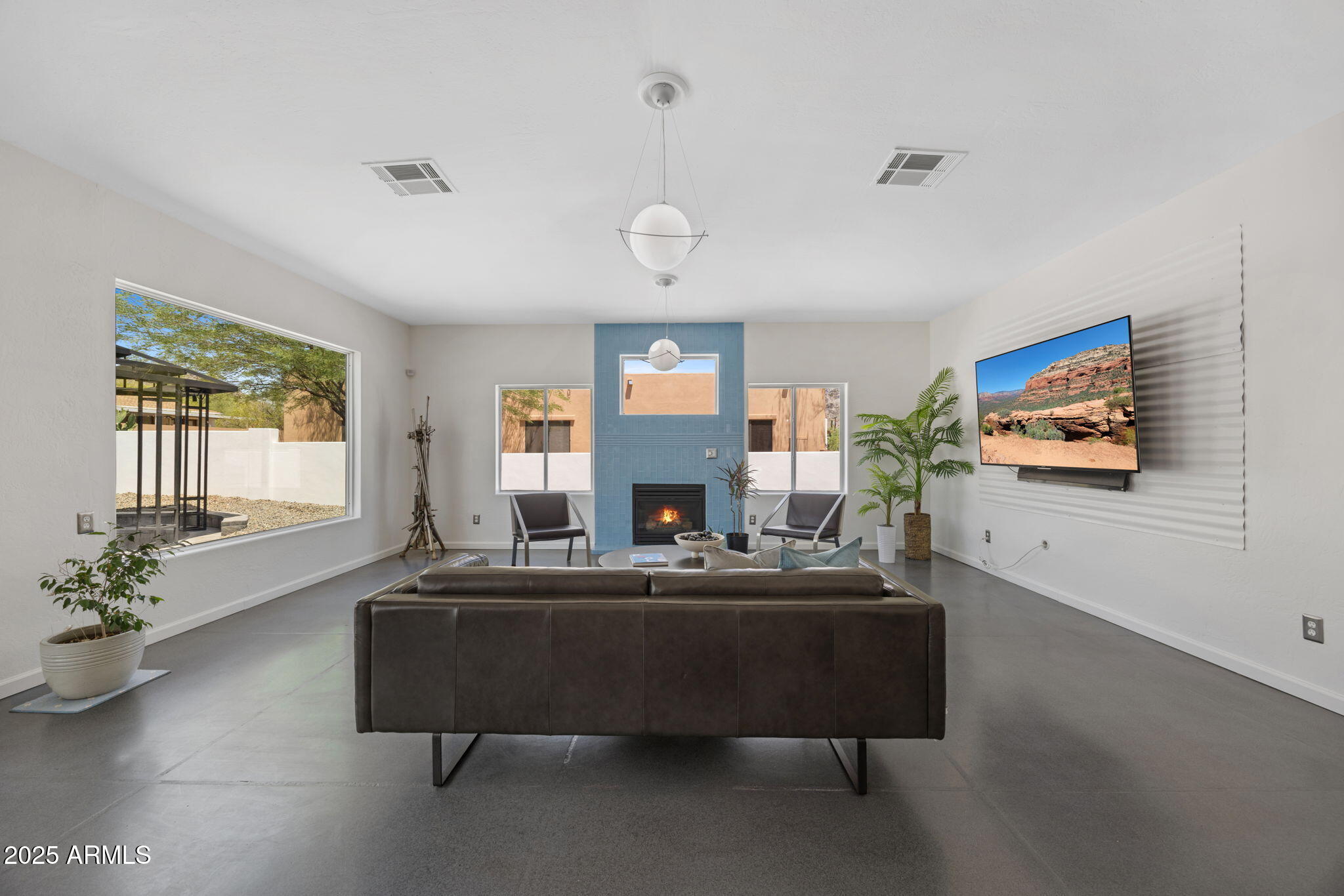 1624 E EL CAMINO Drive