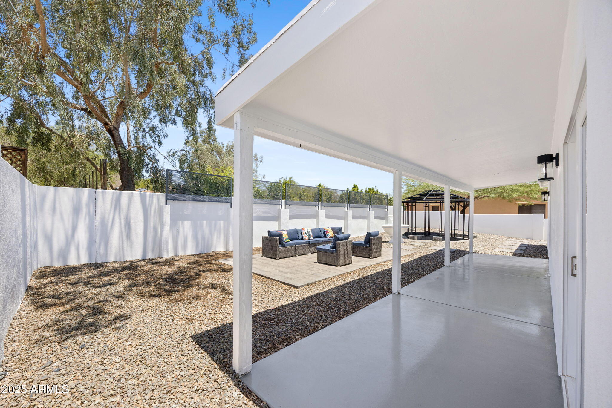 1624 E EL CAMINO Drive