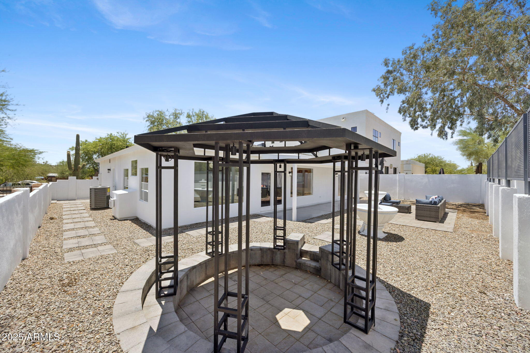 1624 E EL CAMINO Drive
