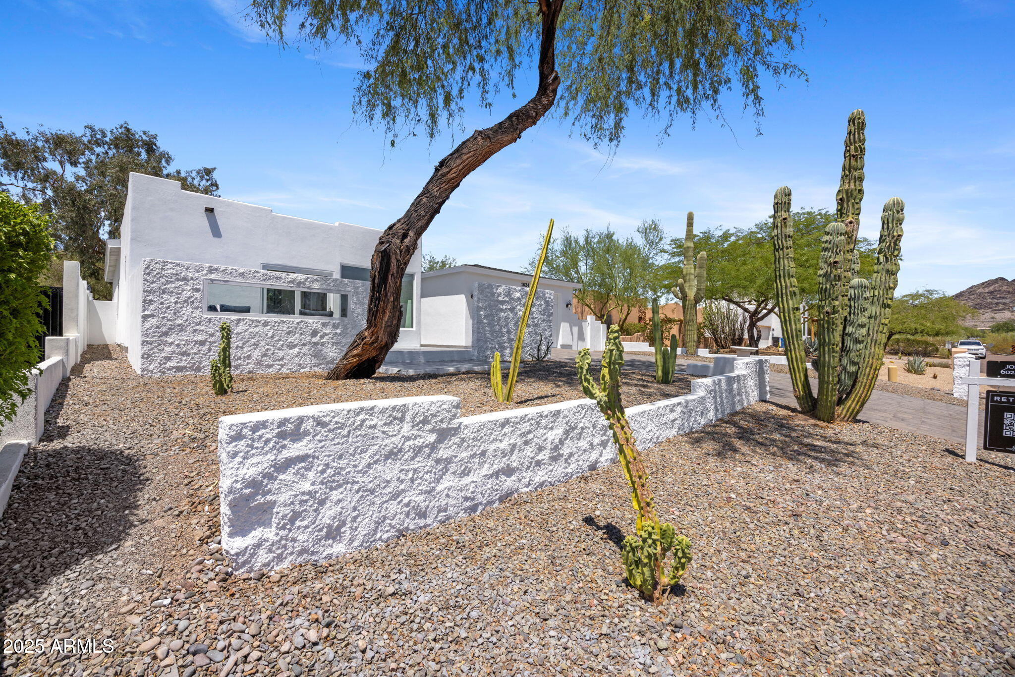 1624 E EL CAMINO Drive