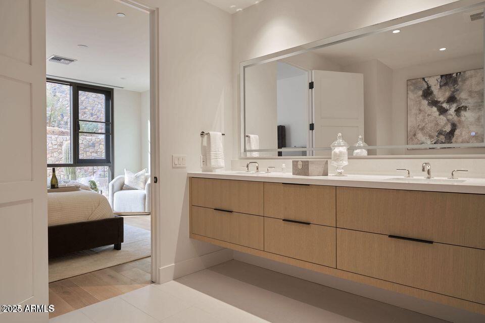 5000 N CAMELBACK RIDGE Drive, 108