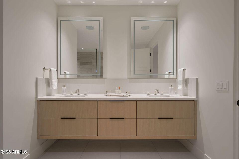 5000 N CAMELBACK RIDGE Drive, 108