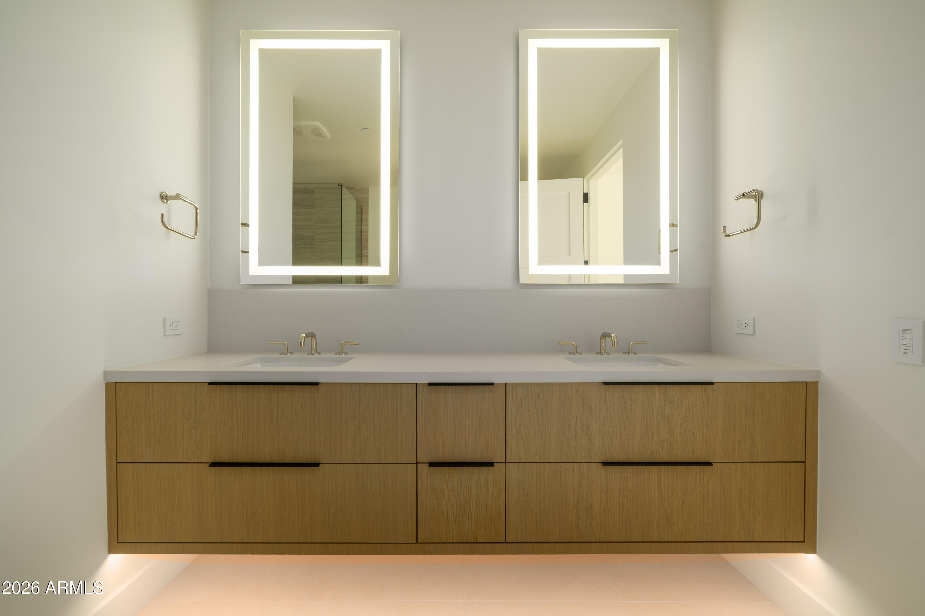 5000 N CAMELBACK RIDGE Drive, 108