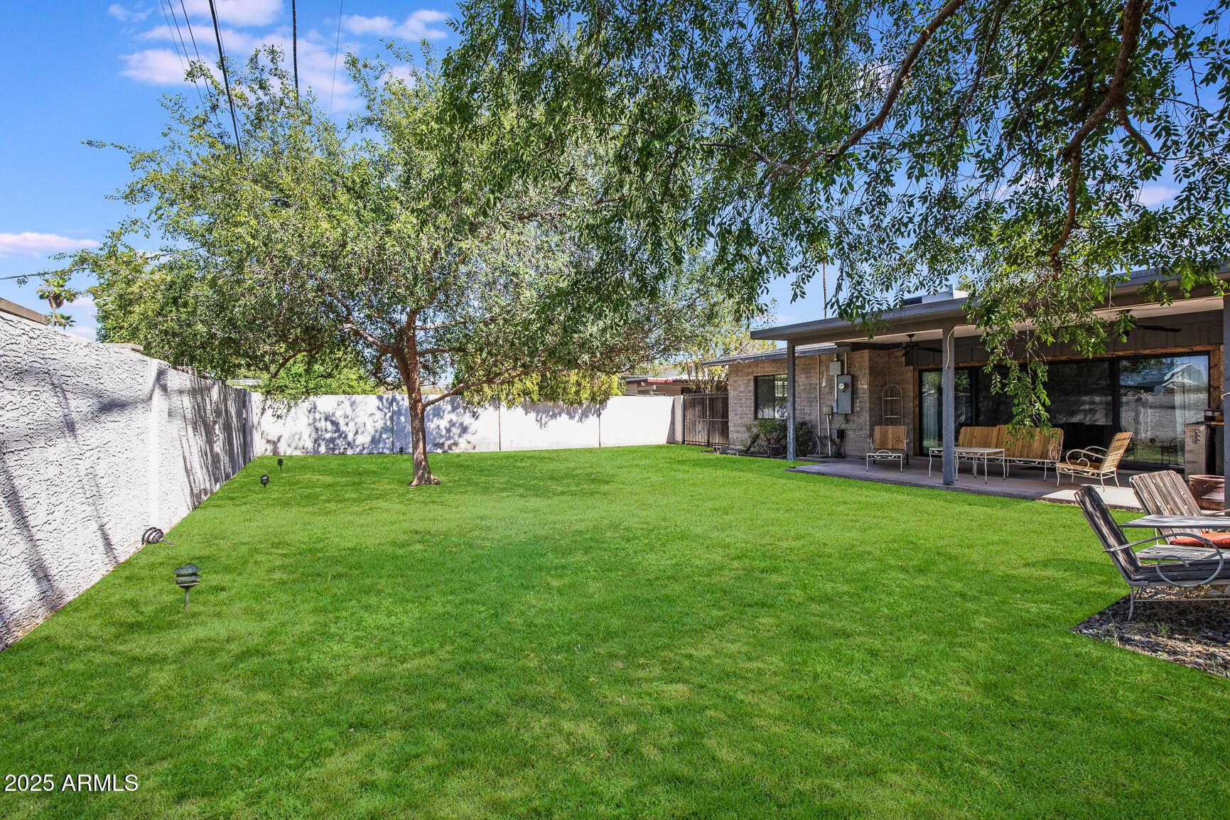 1002 W INDIANOLA Avenue