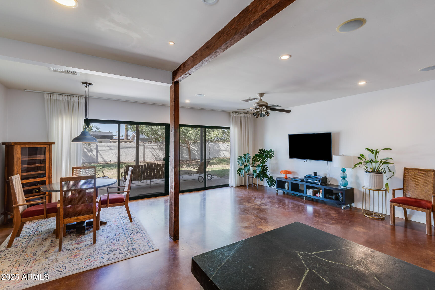 1002 W INDIANOLA Avenue