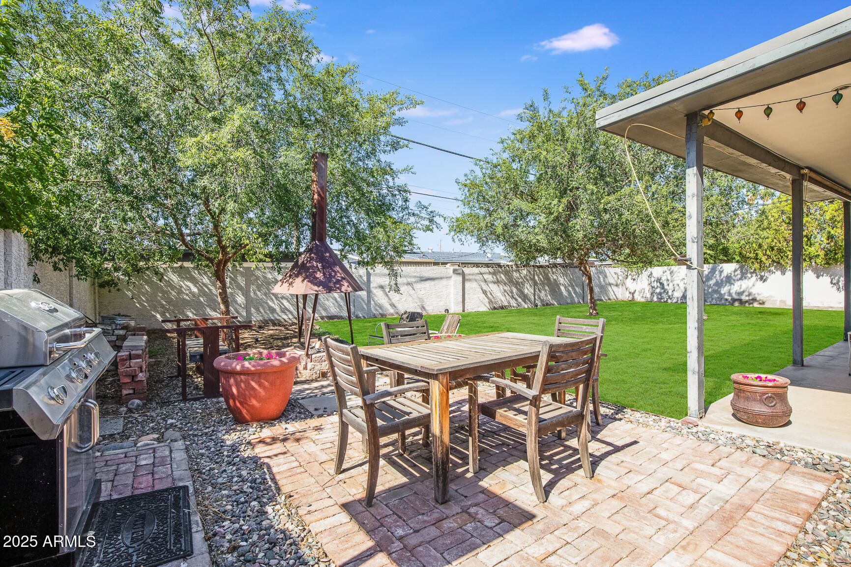 1002 W INDIANOLA Avenue