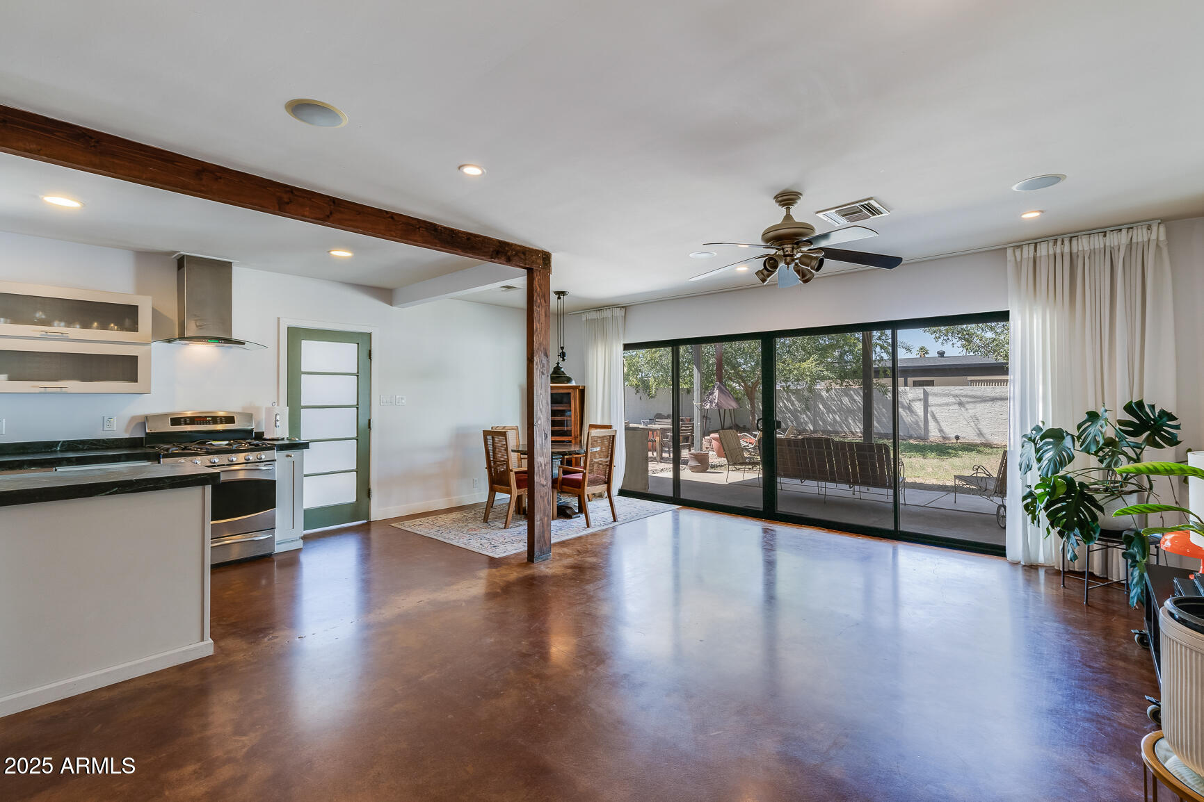 1002 W INDIANOLA Avenue