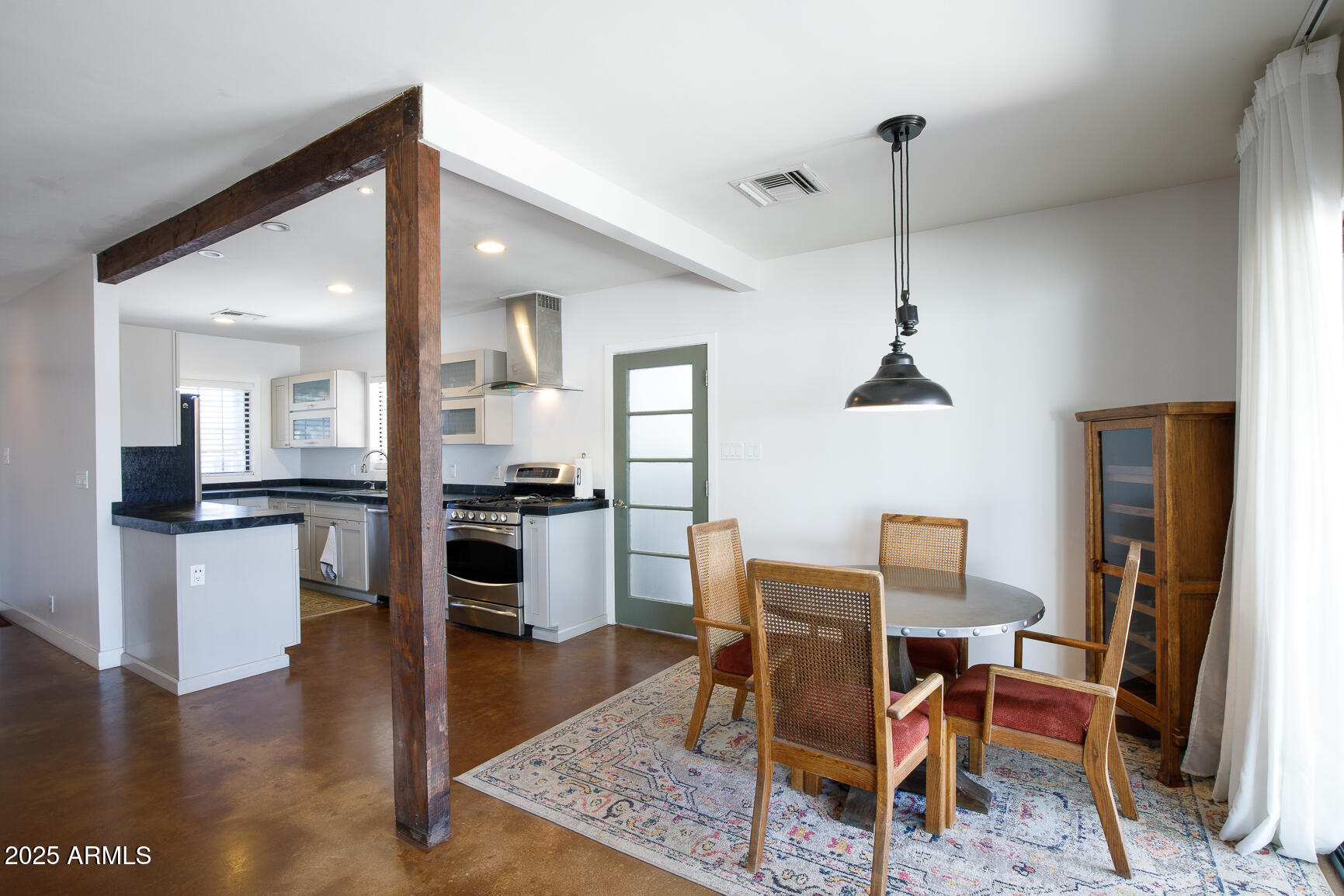 1002 W INDIANOLA Avenue