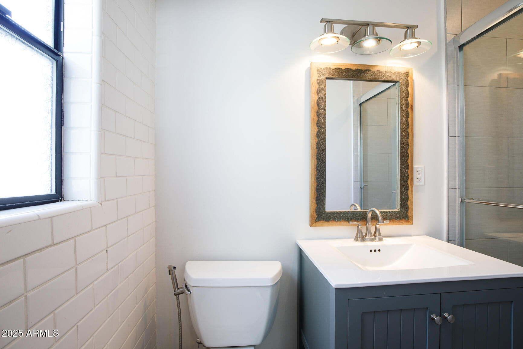 1002 W INDIANOLA Avenue