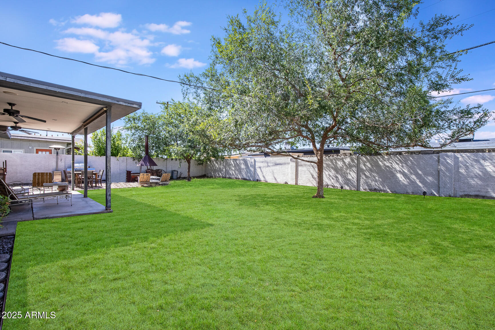 1002 W INDIANOLA Avenue