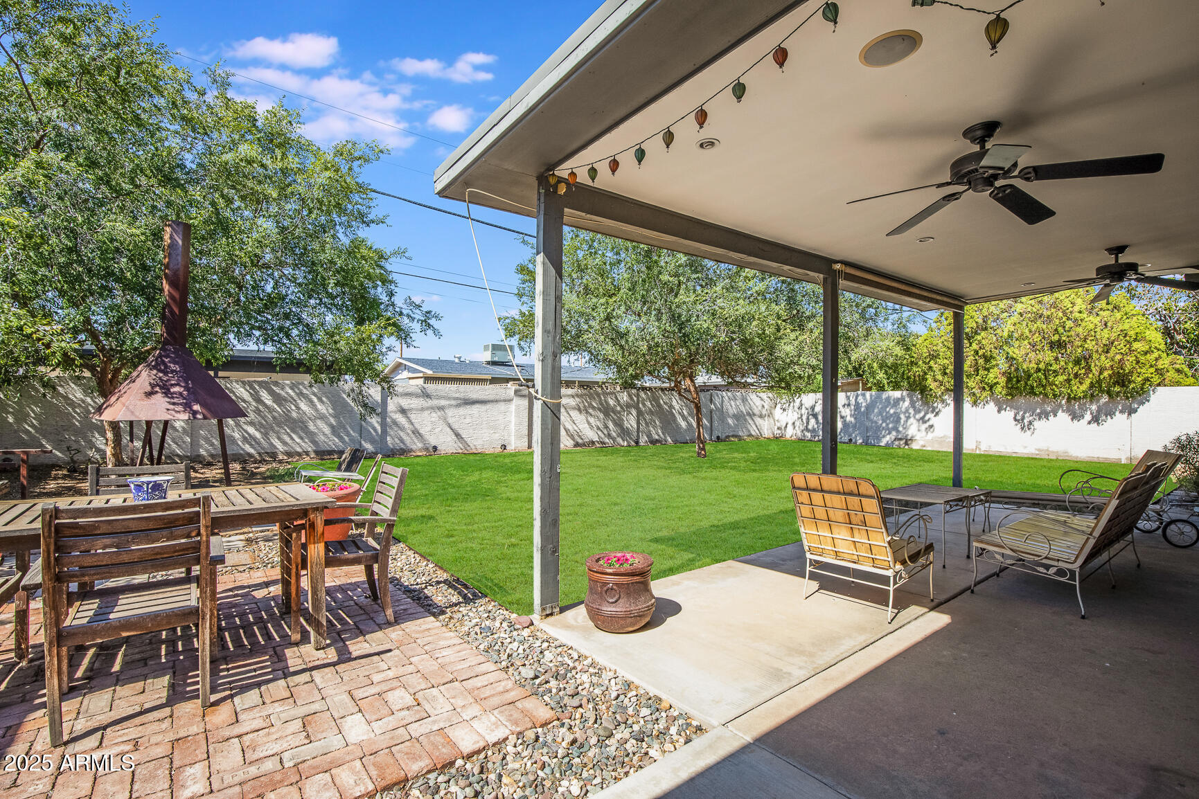 1002 W INDIANOLA Avenue