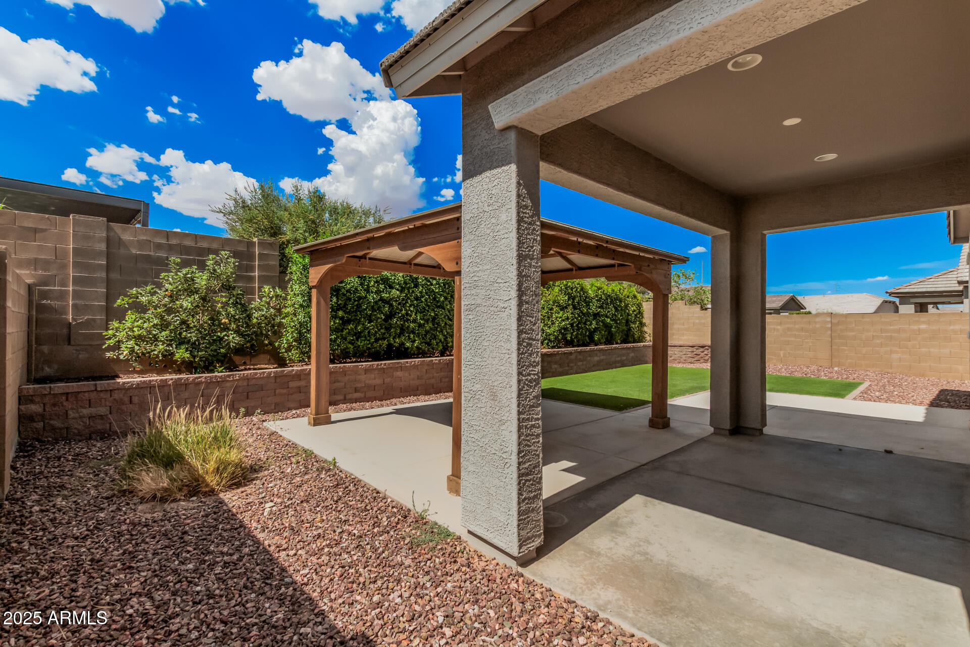 18926 W DESERT HILLS Drive