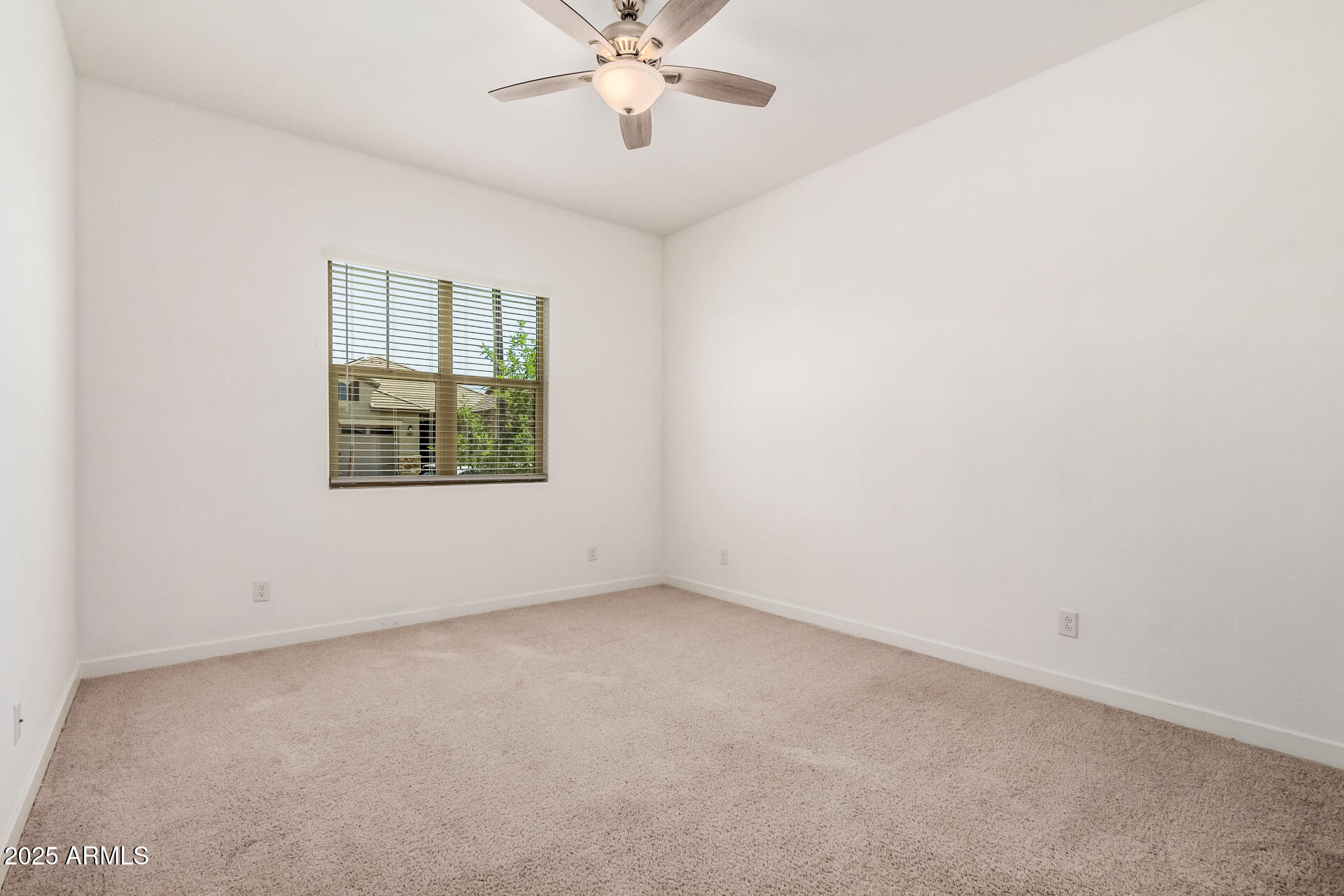 18926 W DESERT HILLS Drive