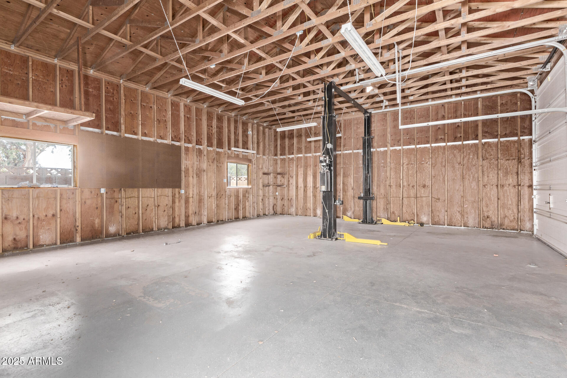 113 W RAWHIDE Avenue